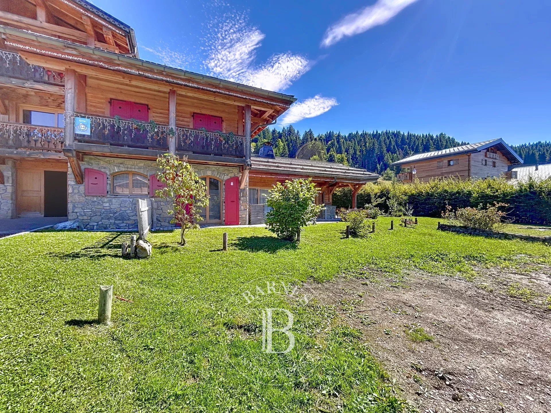 Photo of Les Gets – Ski-in/Ski-out property with 3 units