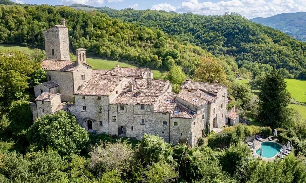 Château-hameau du XIIe siècle