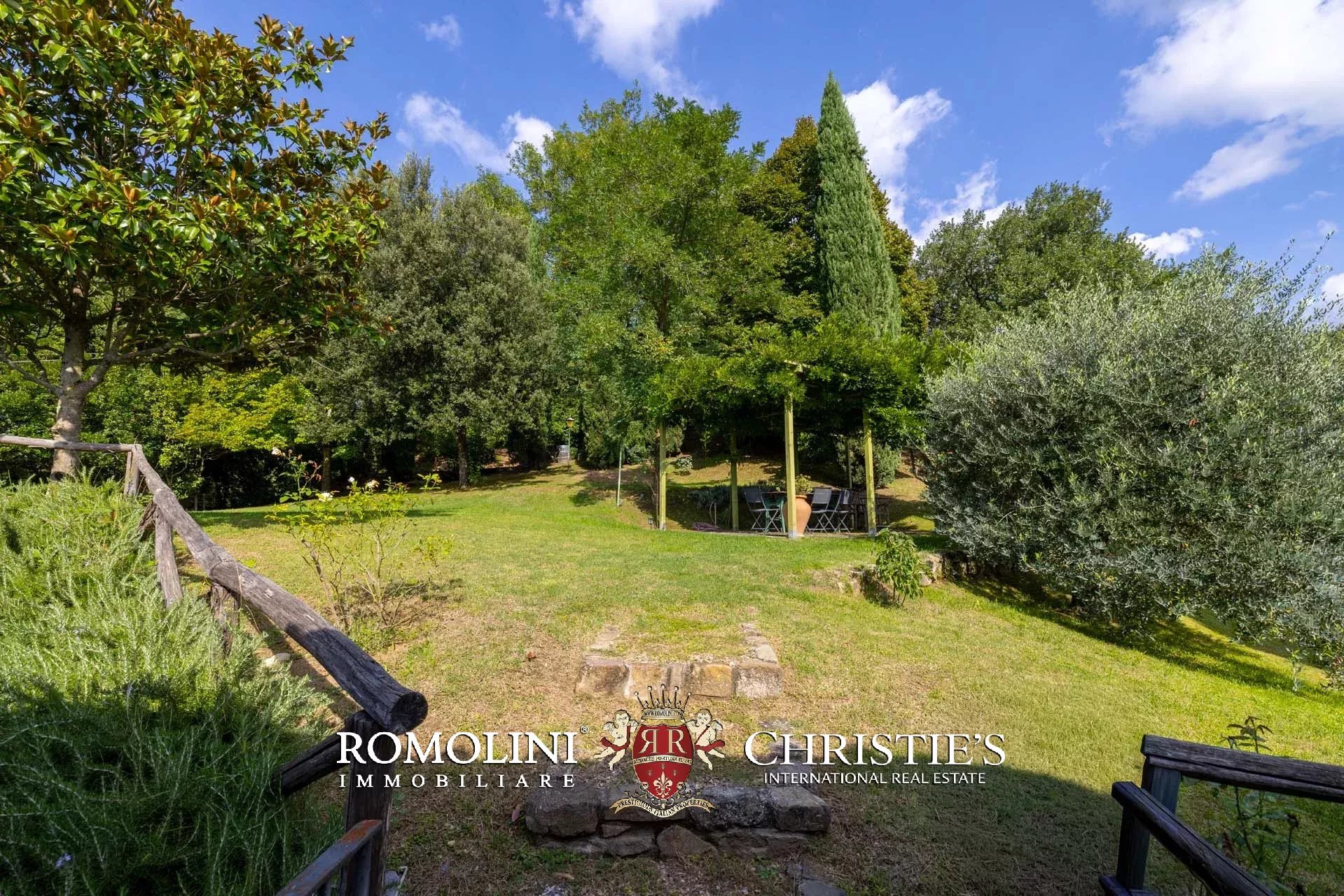 5 Bedroom Vineyard's Image 11