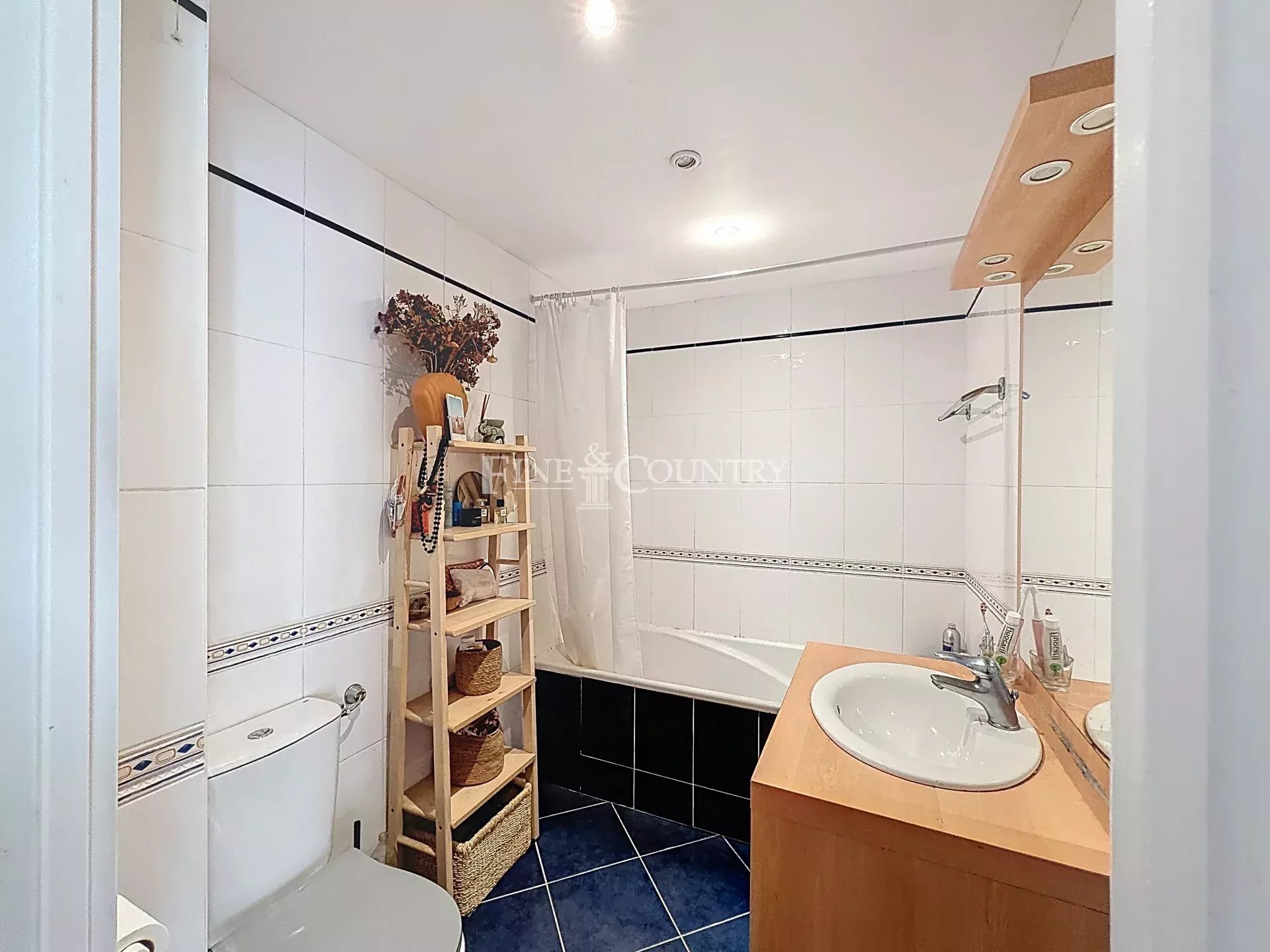 Photo of Villa for sale Valbonne in private domaine