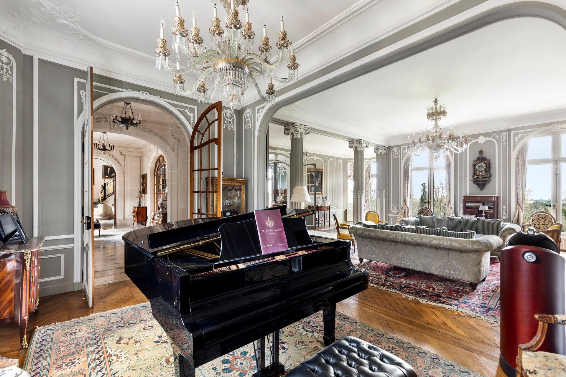 6 Bedroom Chateau's Image 7
