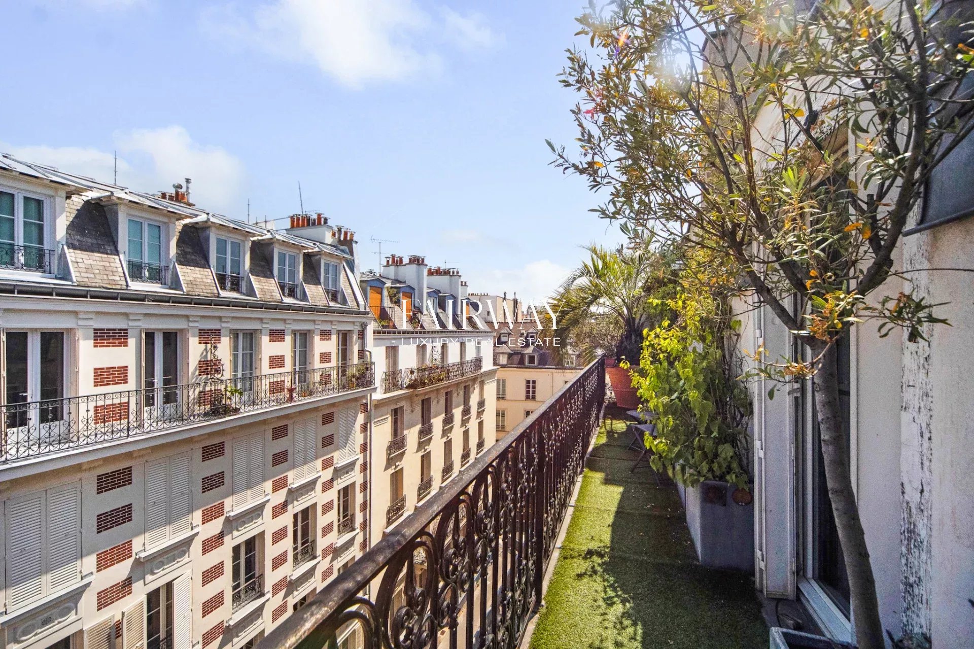 Duplex lumineux au cœur d’Arts et Métiers, avec balcon filant et vue dégagée
