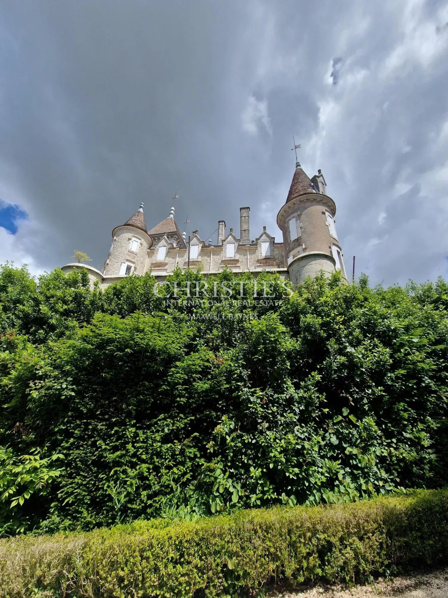 10 Bedroom Chateau's Image 28