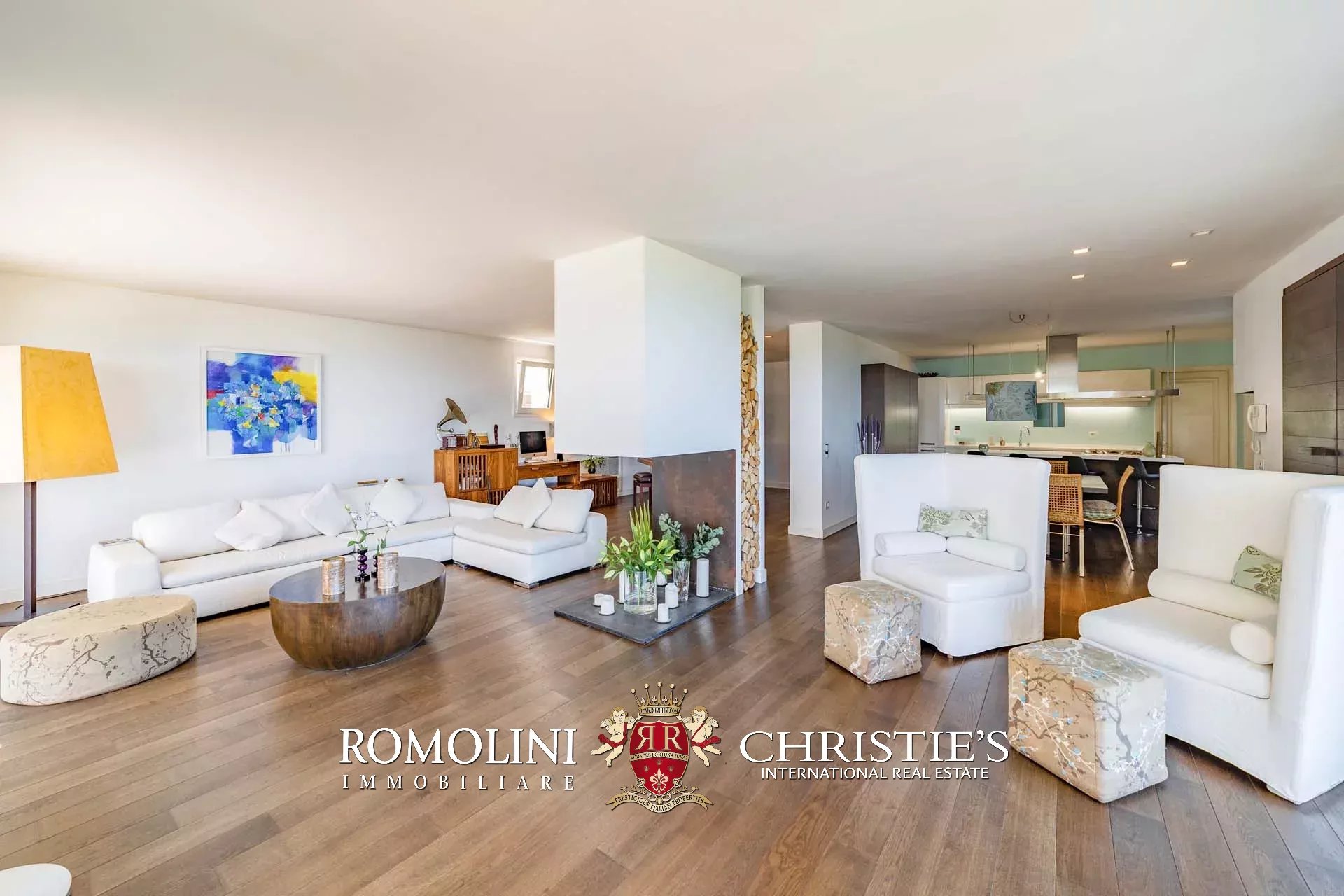 6 Bedroom Villa/Townhouse's Image 32