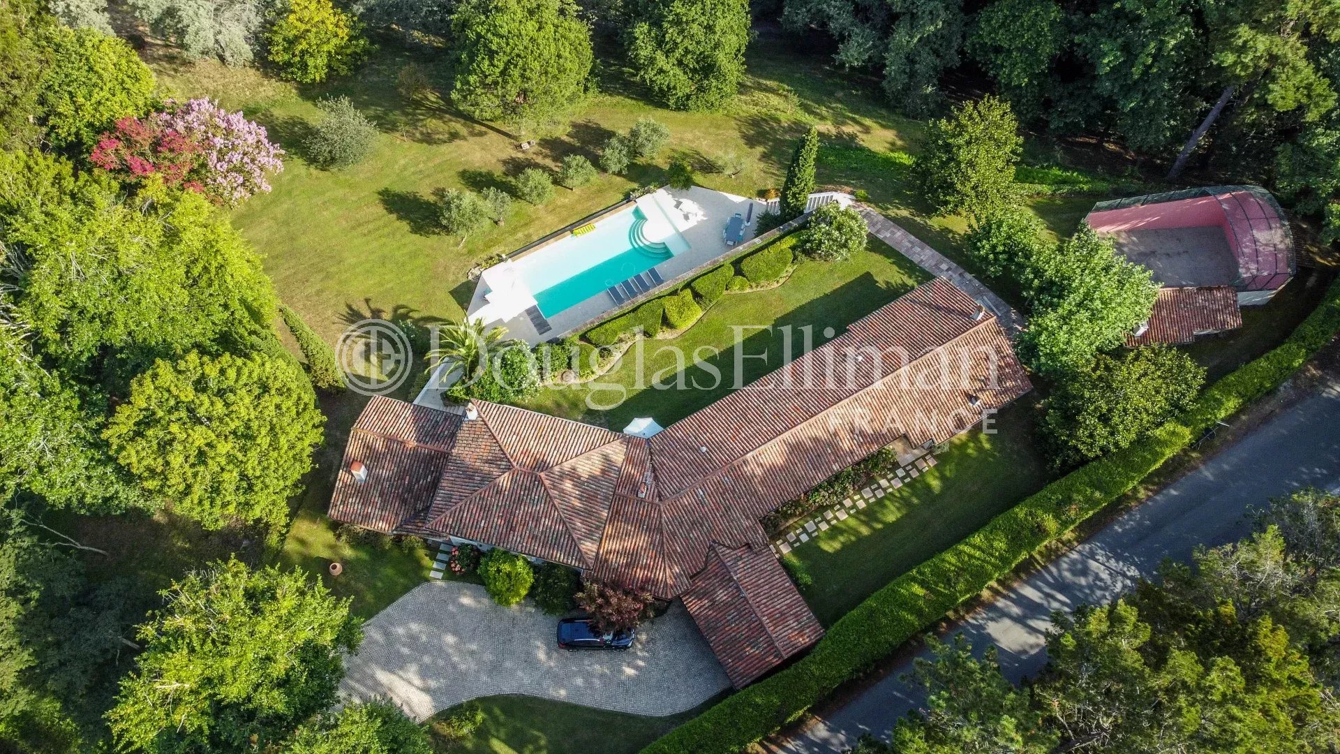 URRUGNE – Villa avec piscine et vue montagnes - Image nᵒ2