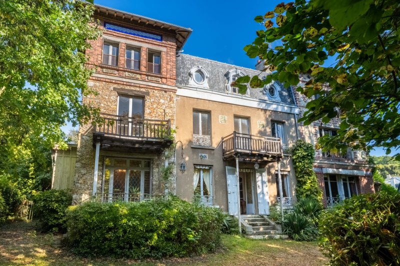 Viroflay Rive-Droite - Historic 18th-century villa to renovate - Garden - Garage - Ideal location for families.