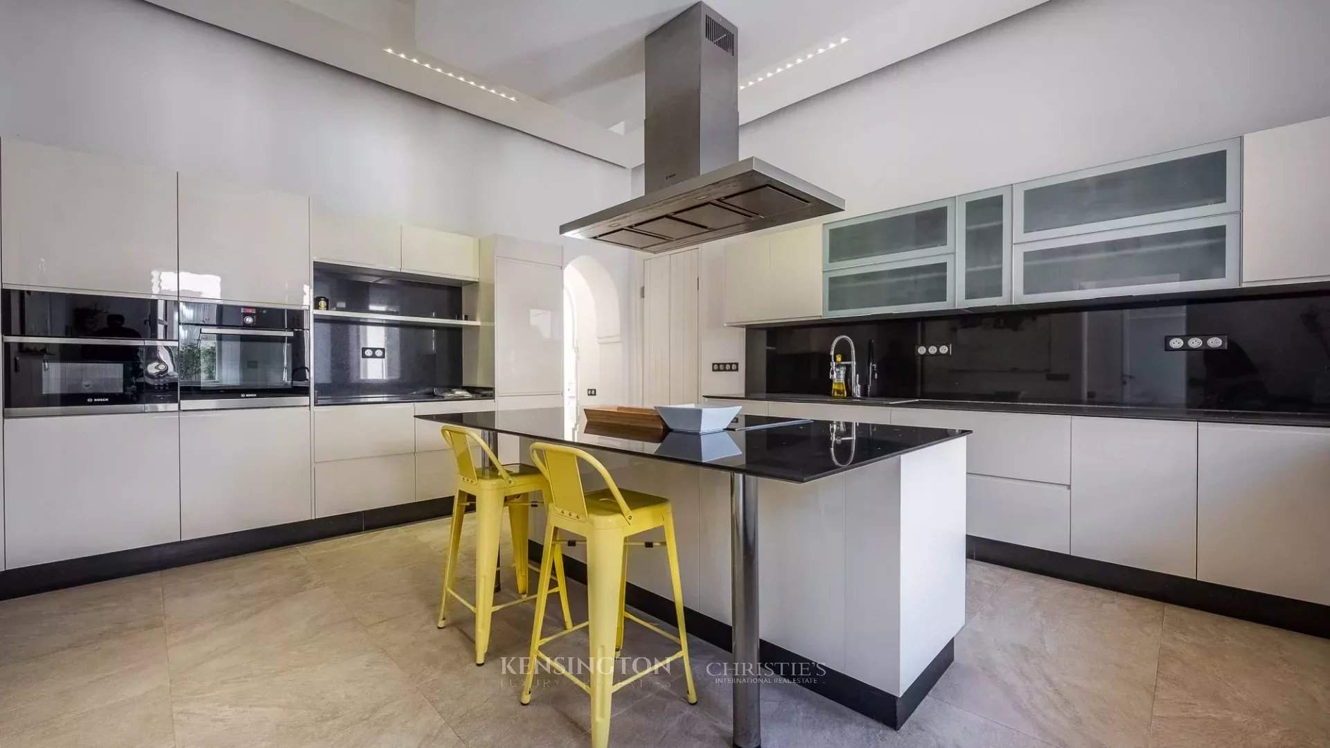 6 Bedroom Villa/Townhouse's Image 12