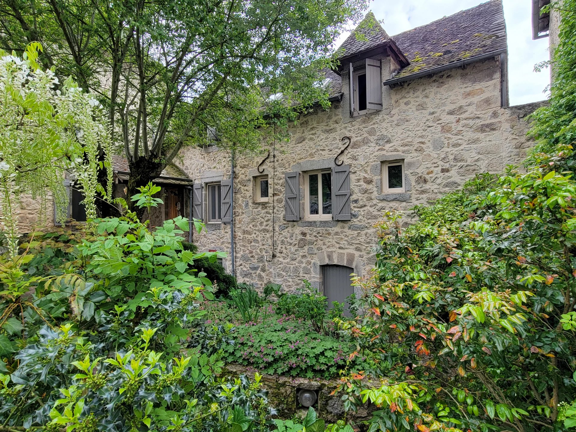 A unique slice of French village life – former doctor’s house with apartment and studio space