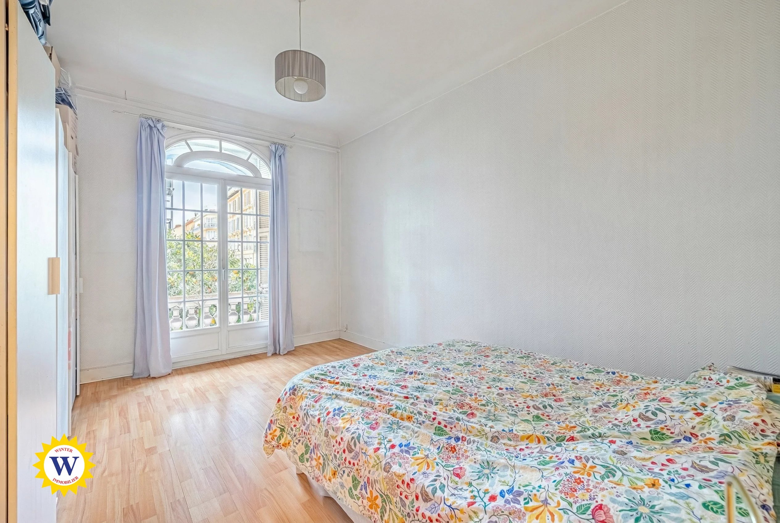 Appartement familial avec terrasse à rénover, proche gare et tram — photo 7