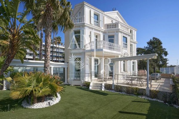 Villa foot in the water, unique in Cannes with access sea private. — photo 6