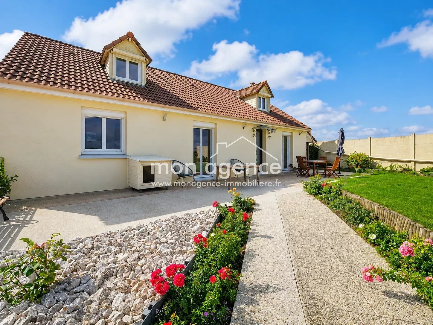 ERNEMONT-SUR-BUCHY – Maison familiale de 122 m² avec sous-sol, garages et terrain de 2 000 m²