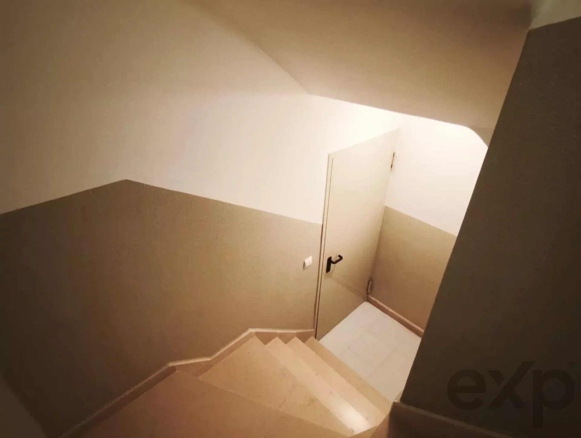 Converted T2 last floor apartment – Alvor, Portimão 8500-451 image 30