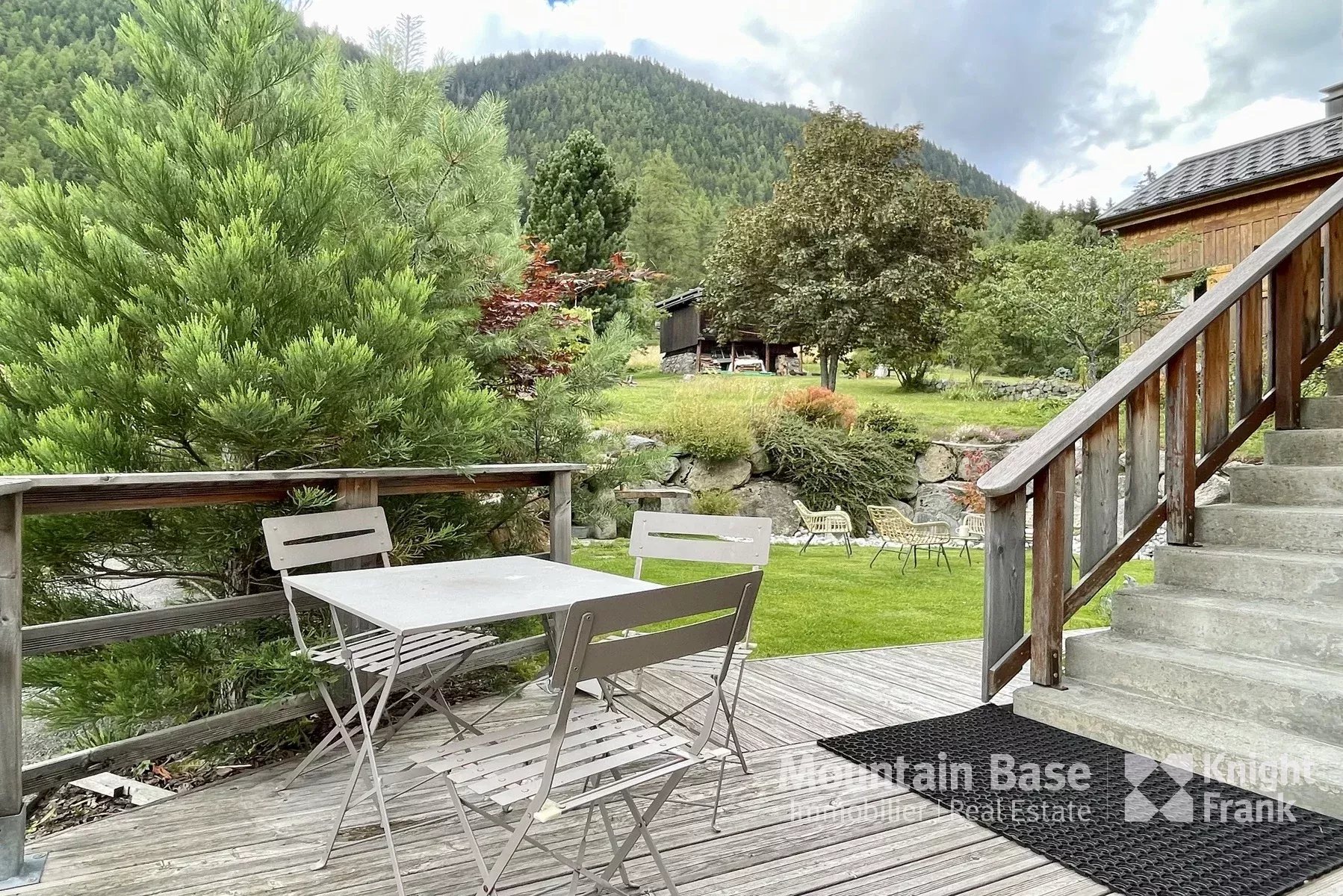 Photo of A large farmhouse in the center of Vallorcine