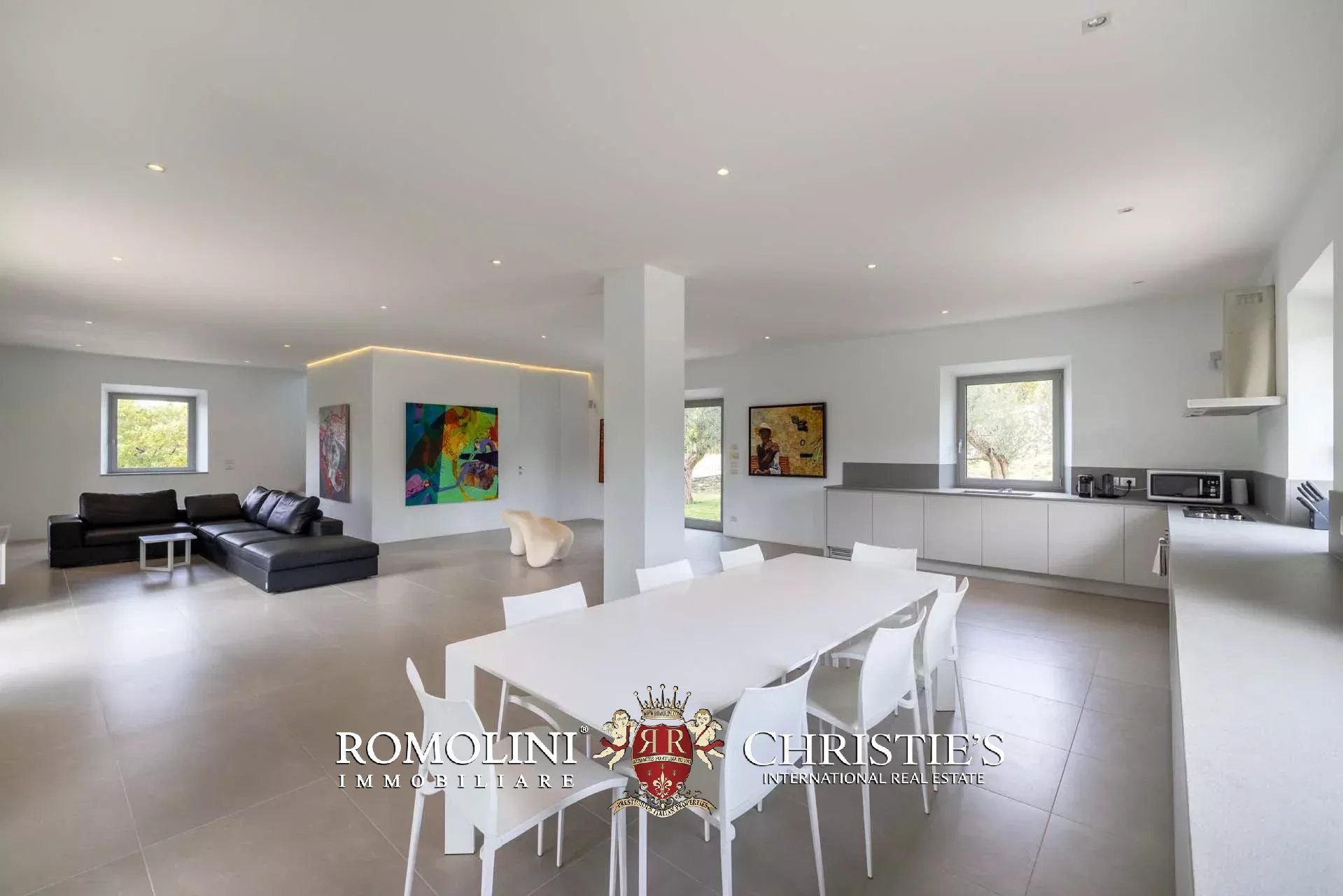 7 Bedroom Villa/Townhouse's Image 100