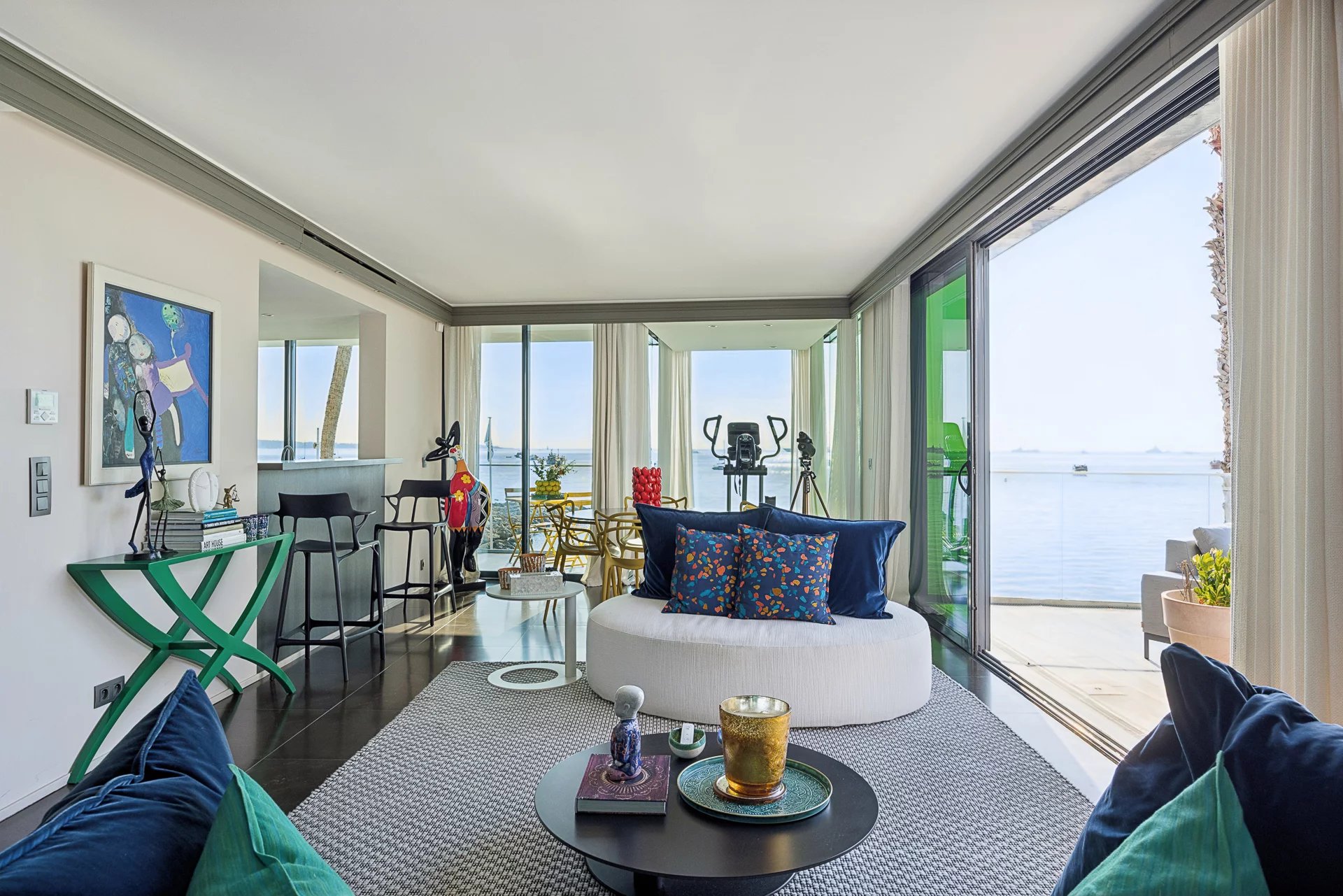 Cannes Palm Beach — Exceptional 462 sqm seafront triplex with terraces and garden