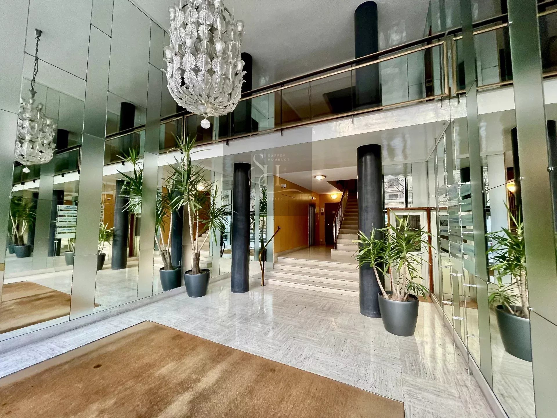 Agence immobilière de 