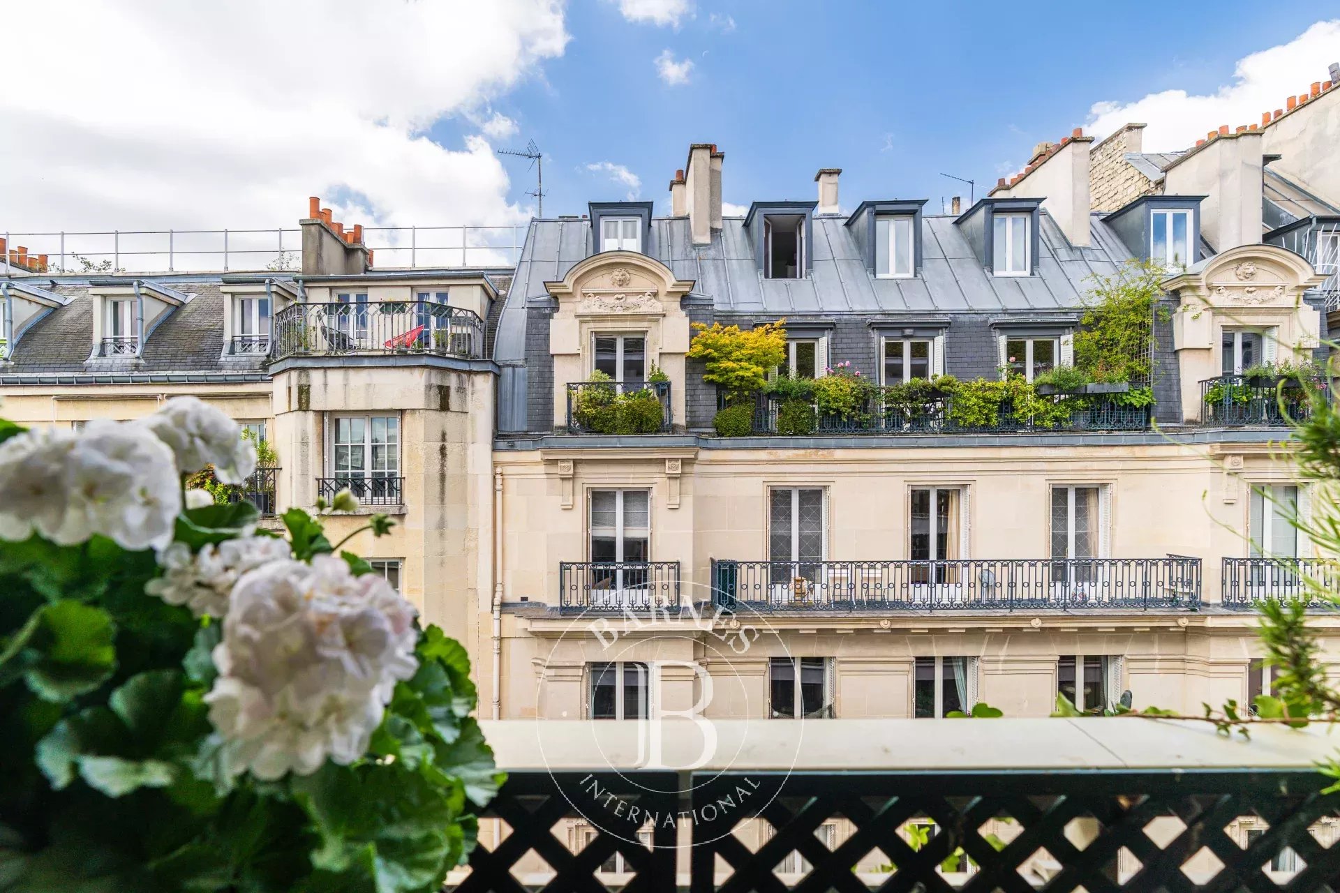Exclusive listing Paris 16 - Muette - Apartment with balconies/terraces - 3 bedrooms - upper floor