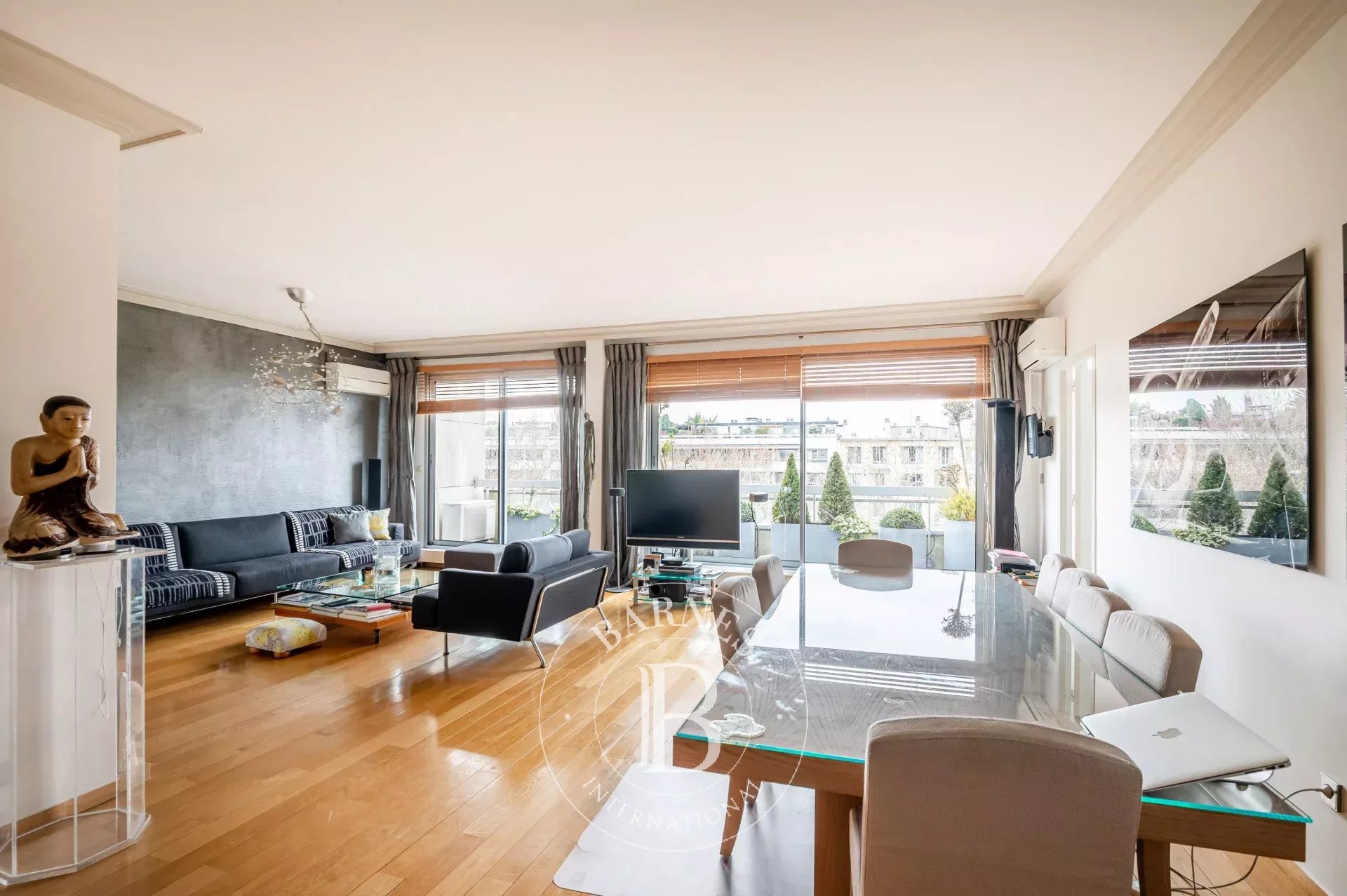 Exclusive - Neuilly - Victor Hugo - Pasteur - 3-bedroom apartment - Top floor - Terrace