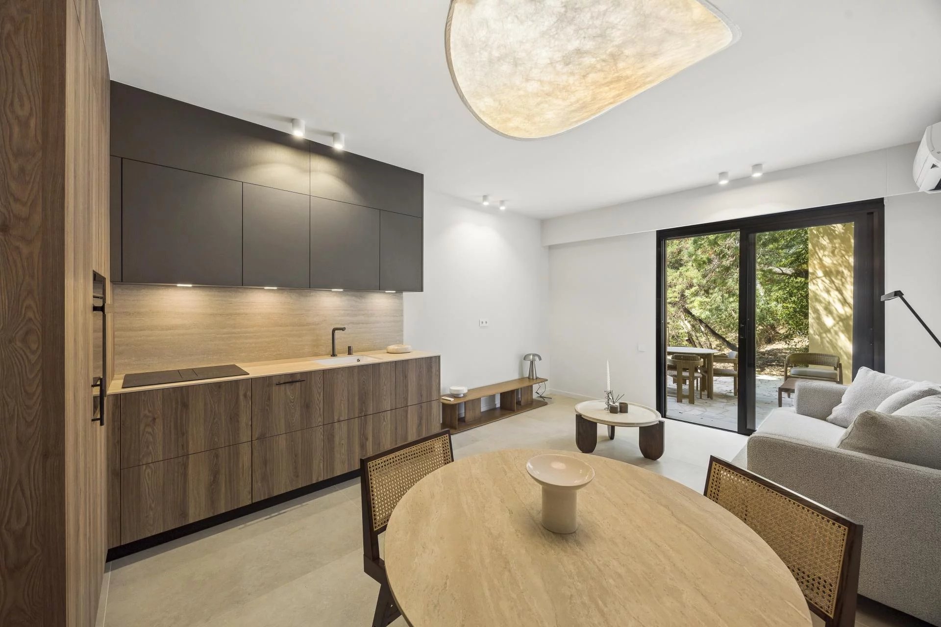 Spacious, fully renovated studio in an upscale residence