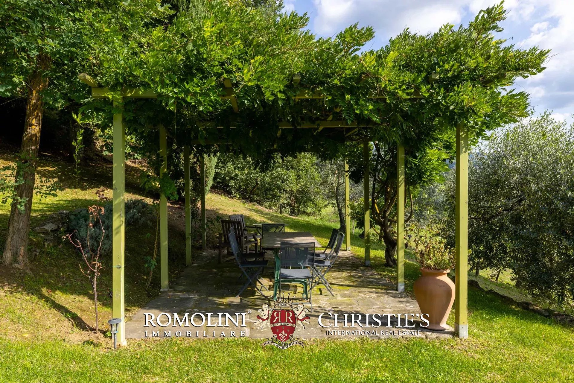 5 Bedroom Vineyard's Image 12