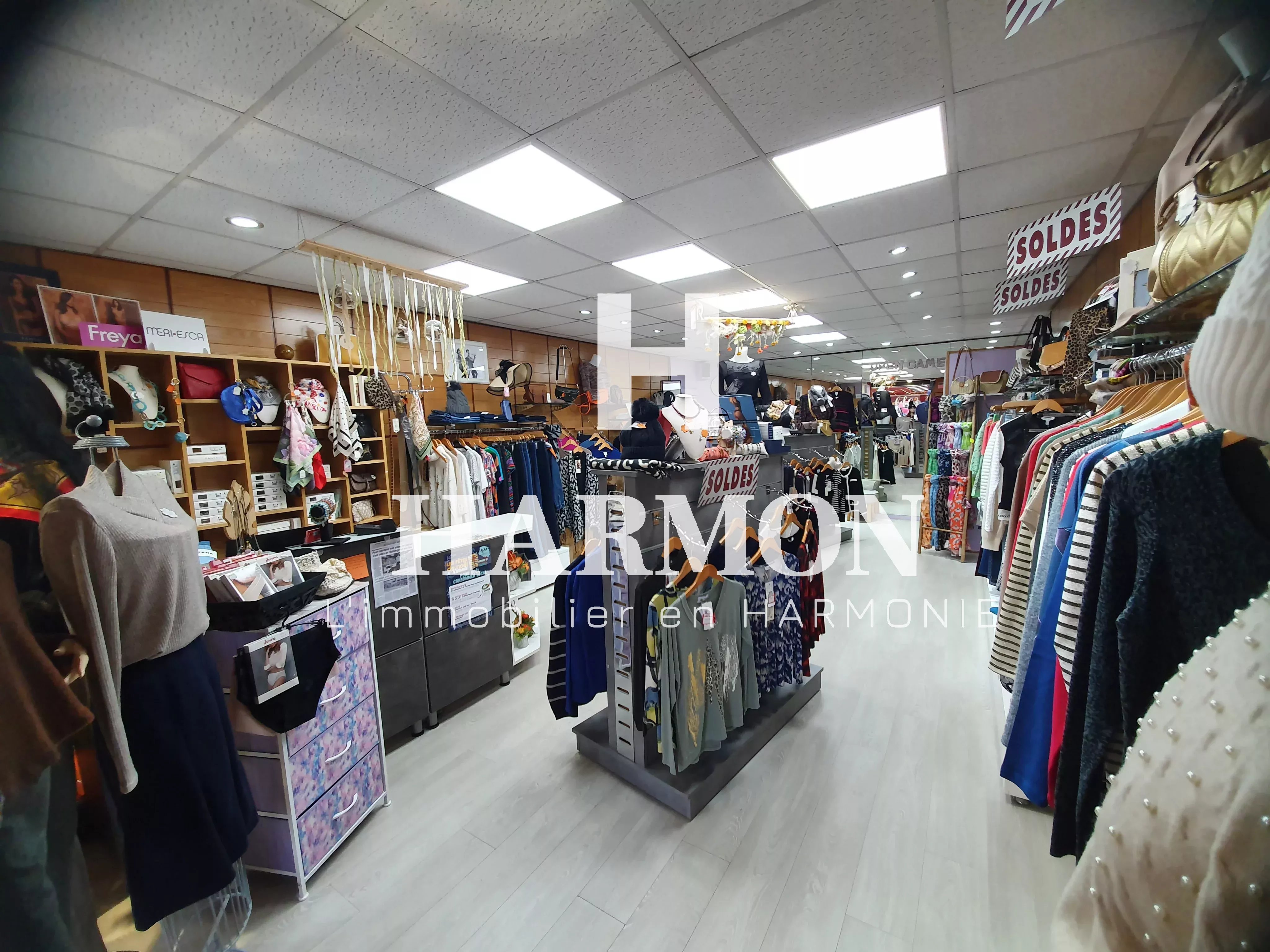 Harmon à vendre : fond de commerce local commercial au centre ville de Mirande - Photo 3