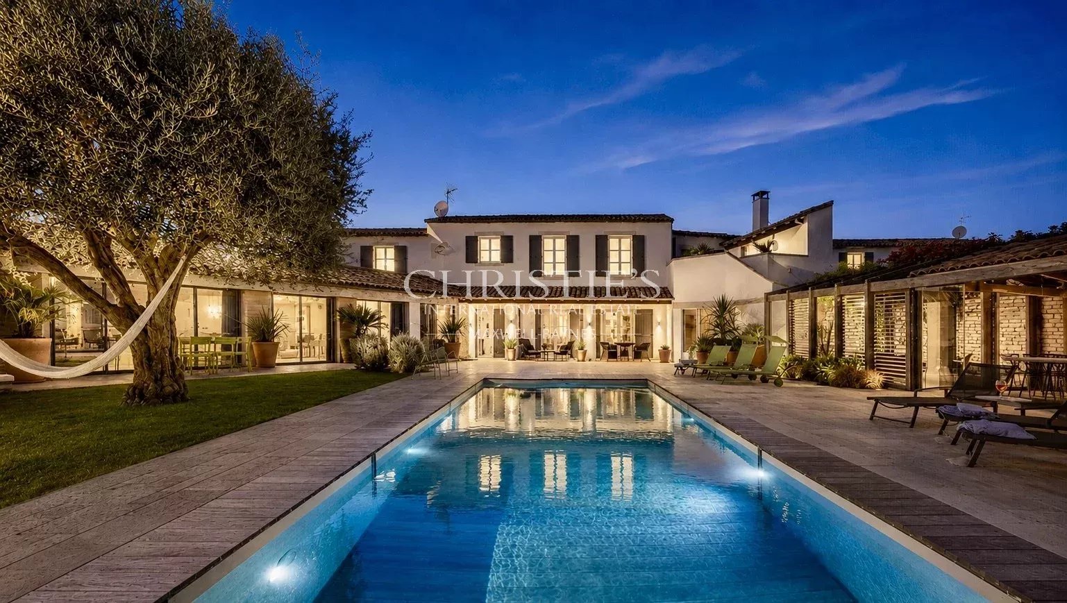8 Bedroom Villa/Townhouse's Image 7