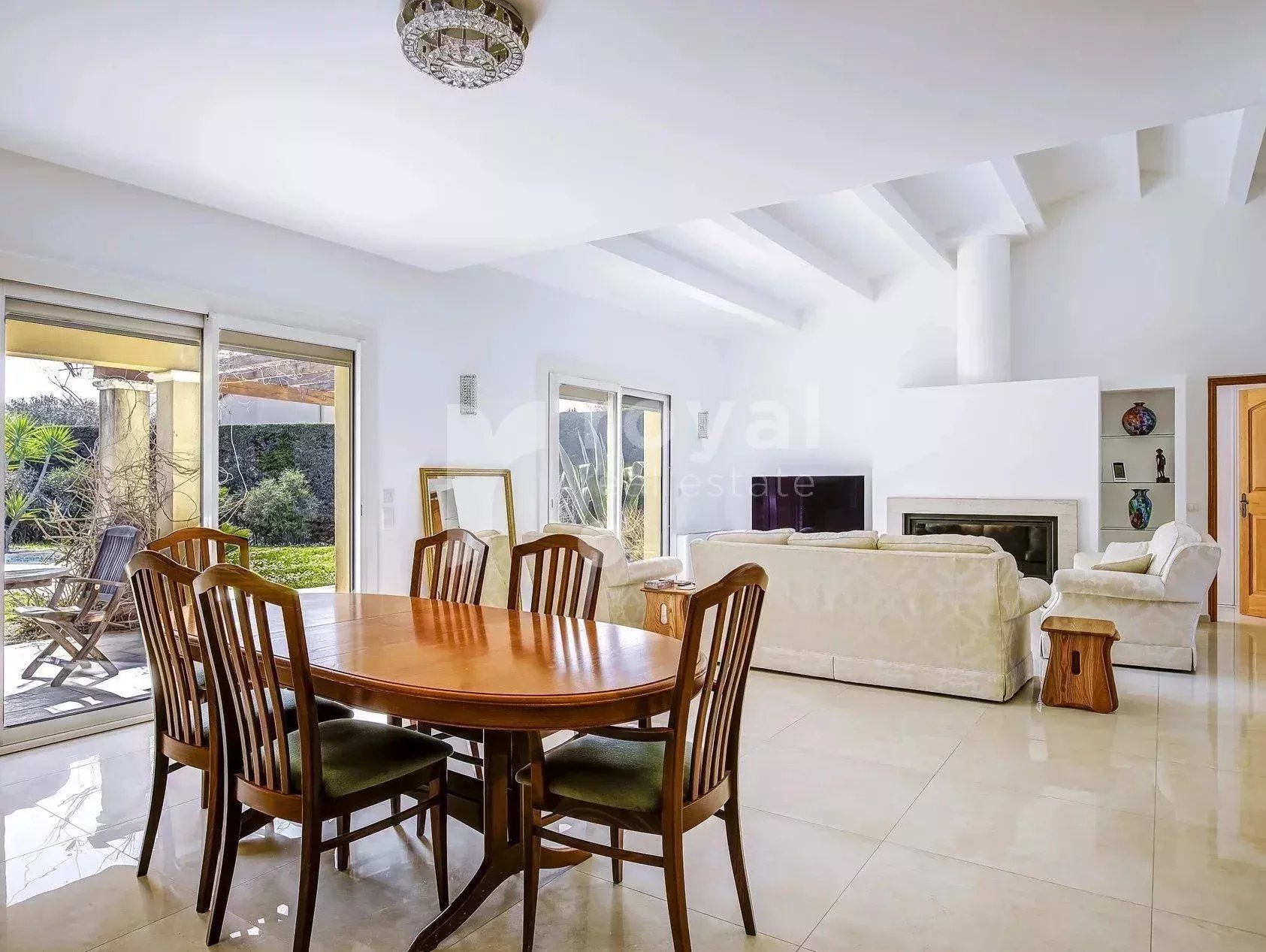 Villa avec jardin et piscine — photo 12