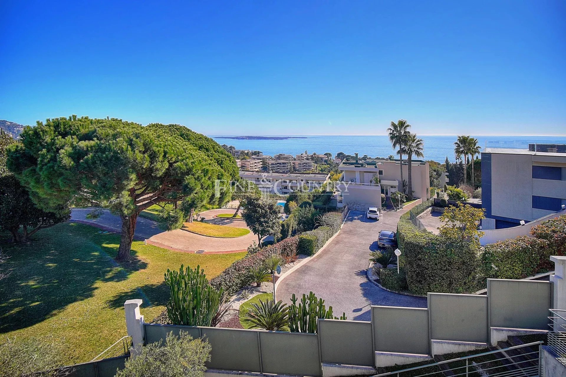 Photo of Villa for sale in Cannes with sea view