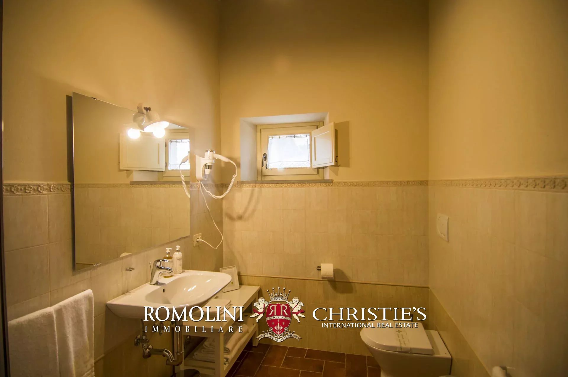 9 Bedroom Villa/Townhouse's Image 29