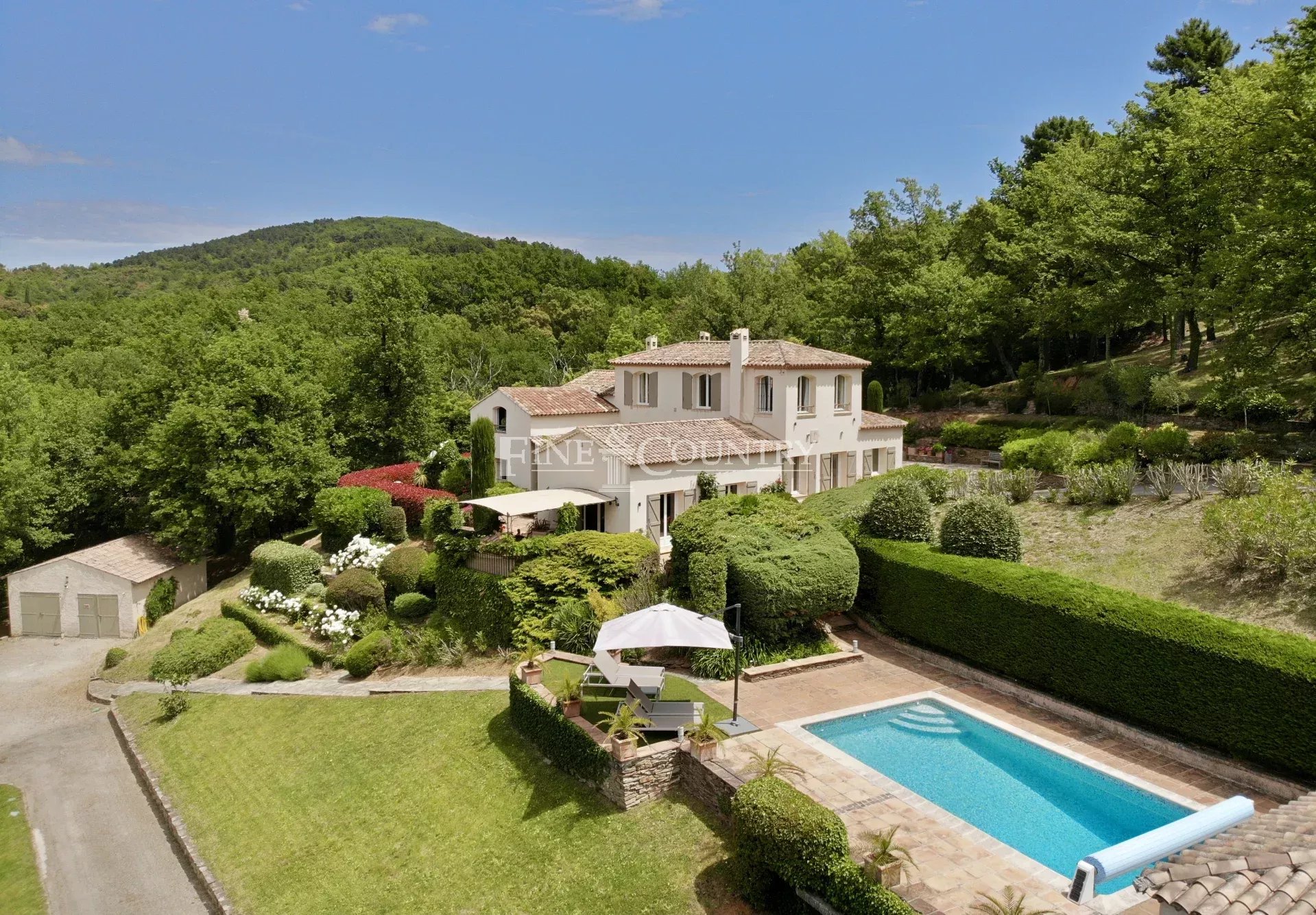 Villa For Sale in La Garde Freinet Accommodation in Cannes