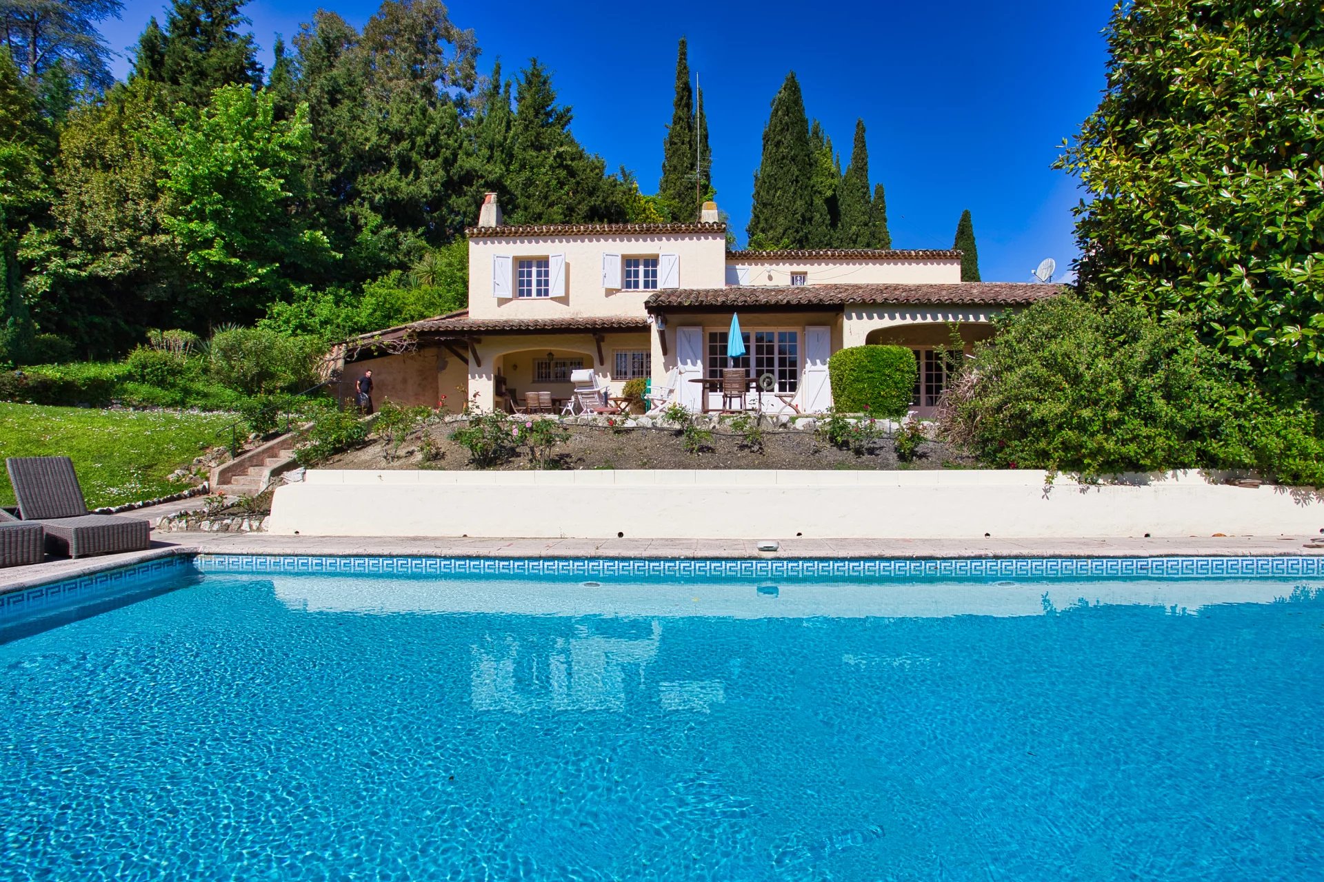 Bella villa di 7 stanze con piscina