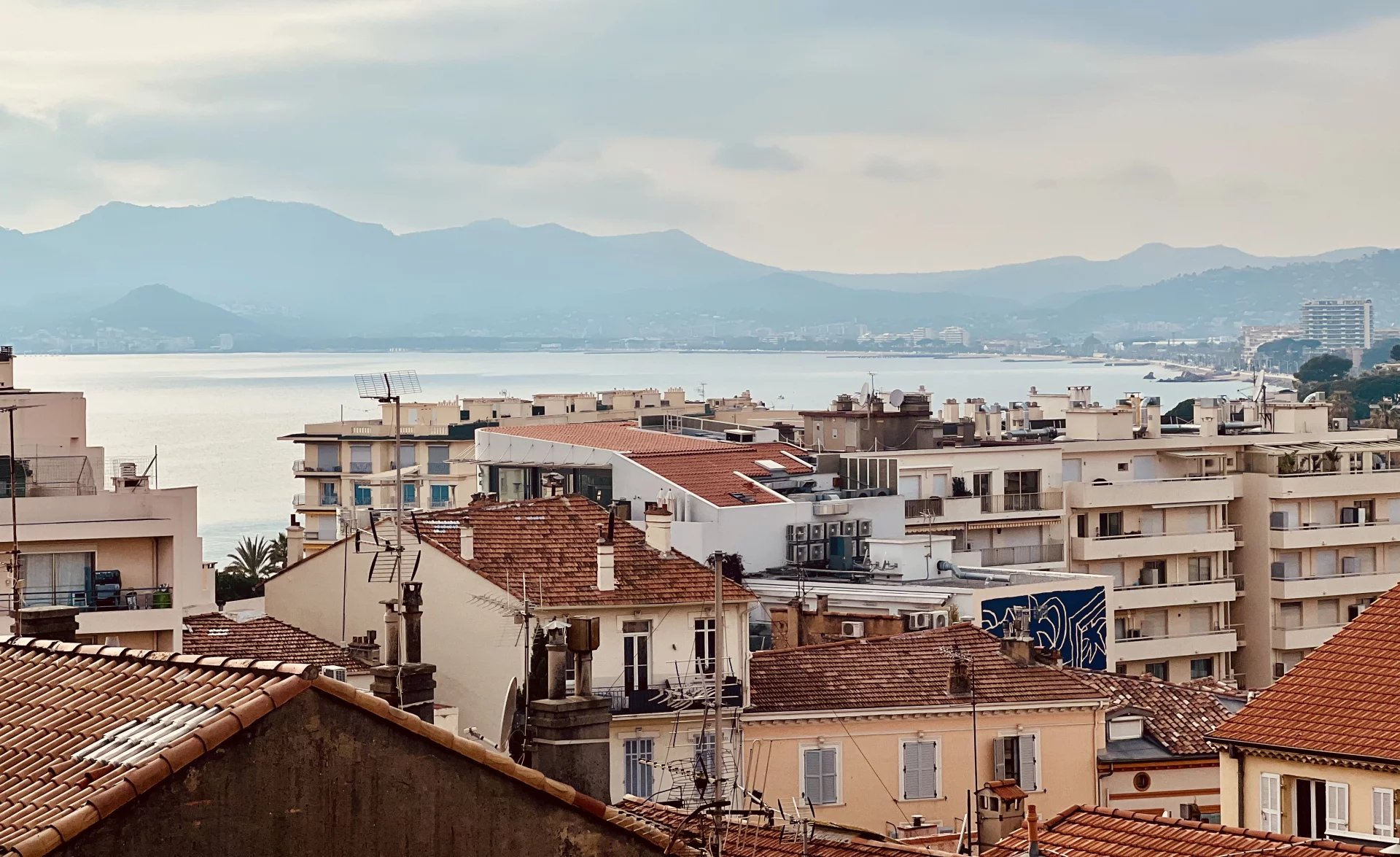 T3   CANNES SUQUET / Vue Ville et mer