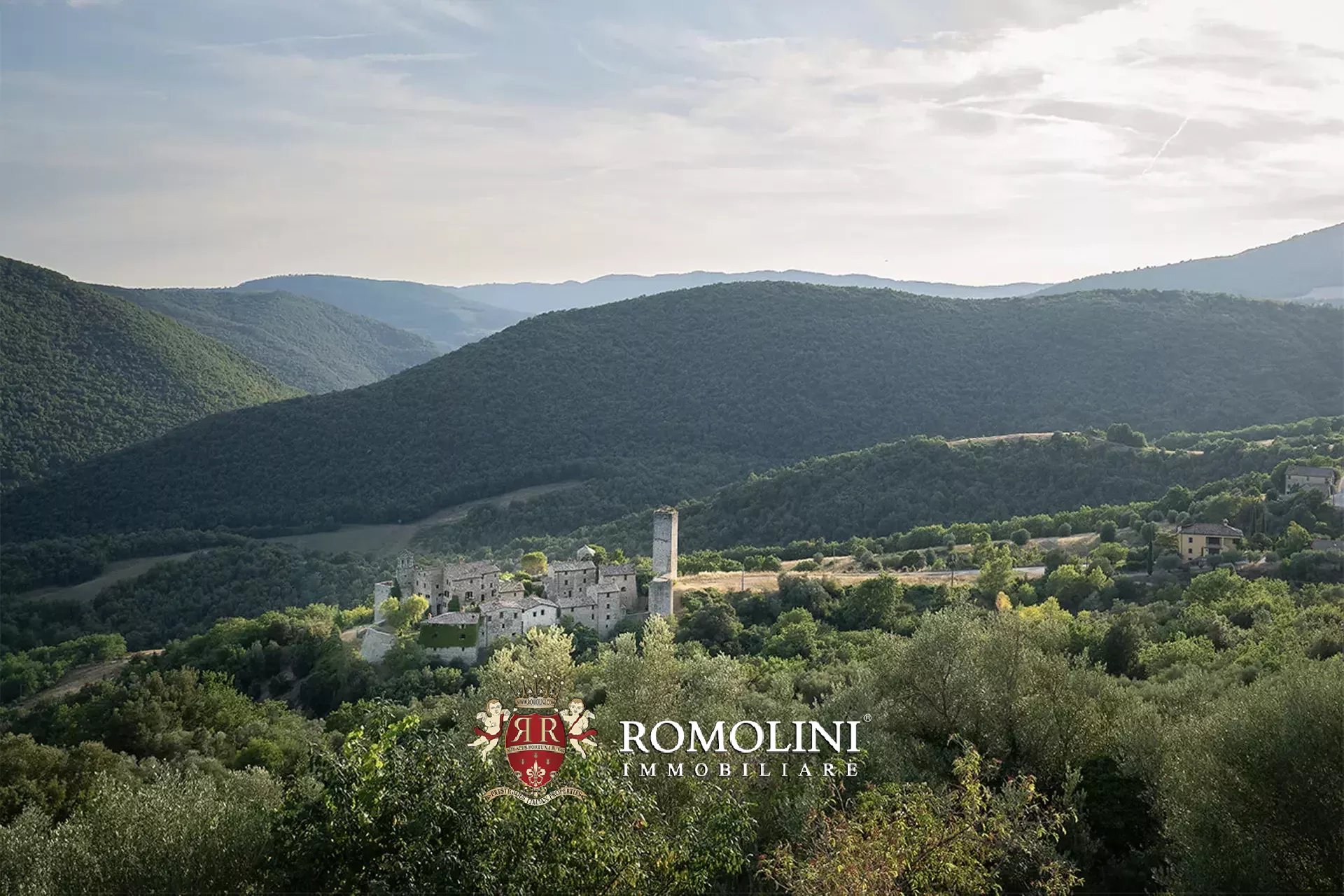 BORGO RISTRUTTURATO CON PISCINA IN VENDITA A UMBERTIDE