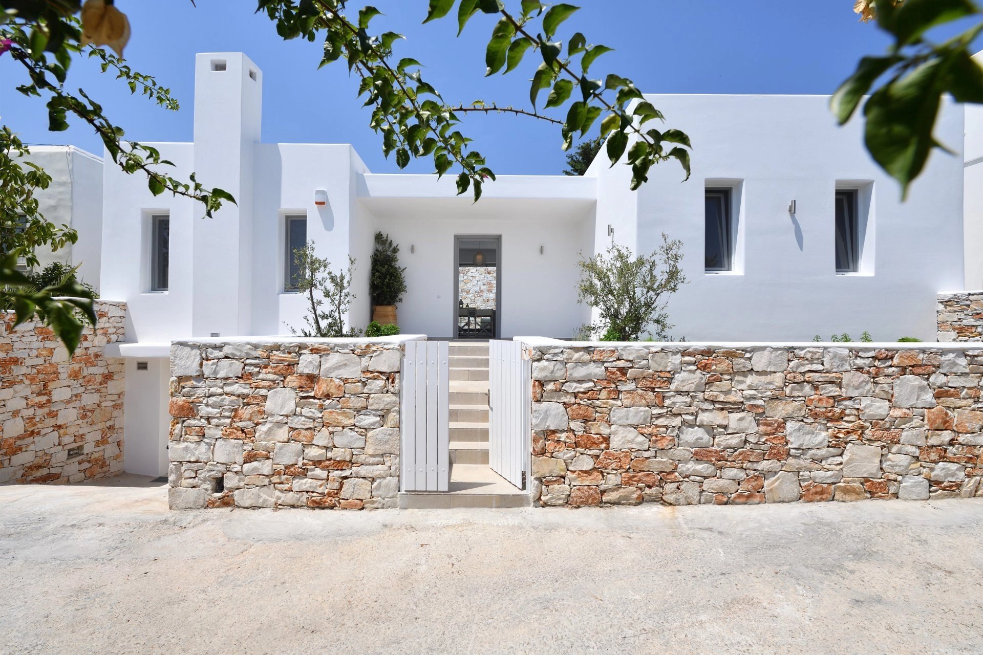 Agence immobilière de PARIS - LONDON - PAROS