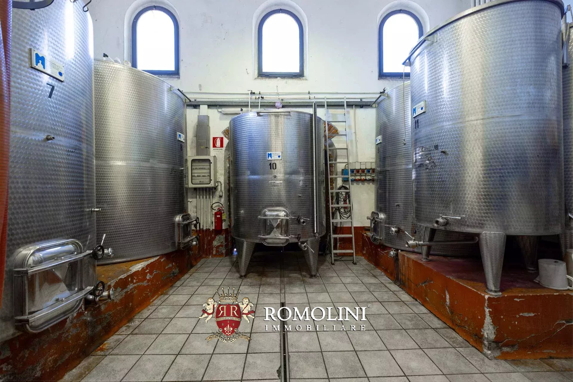 14 Bedroom Vineyard's Image 50