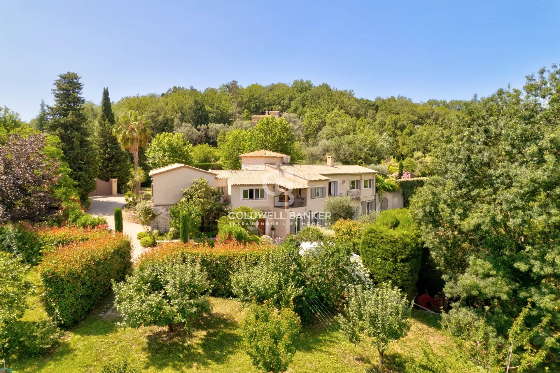 06250 MOUGINS VILLA