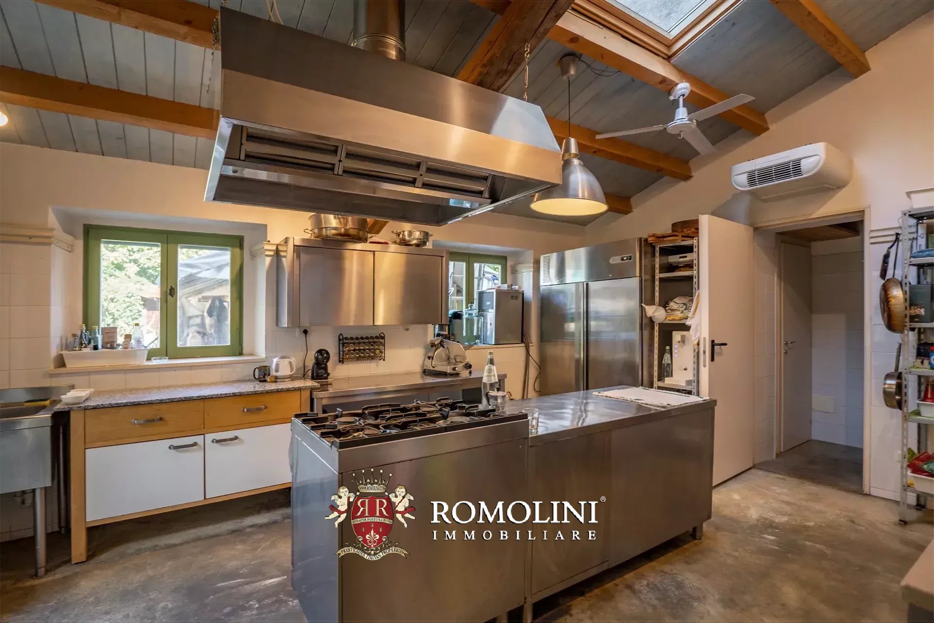 10 Bedroom Villa/Townhouse's Image 69