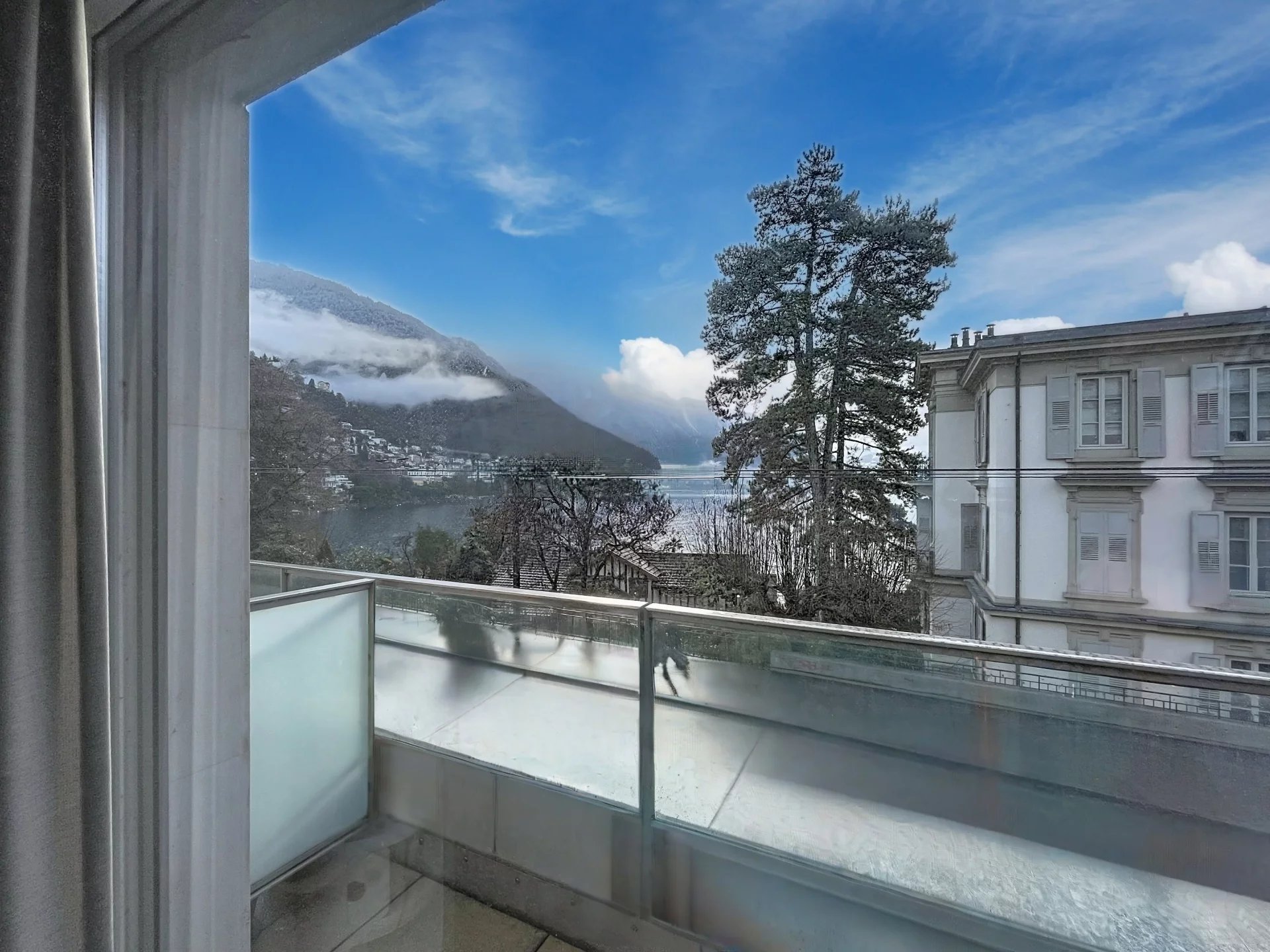 Charming 2.5 pieces with lake view
