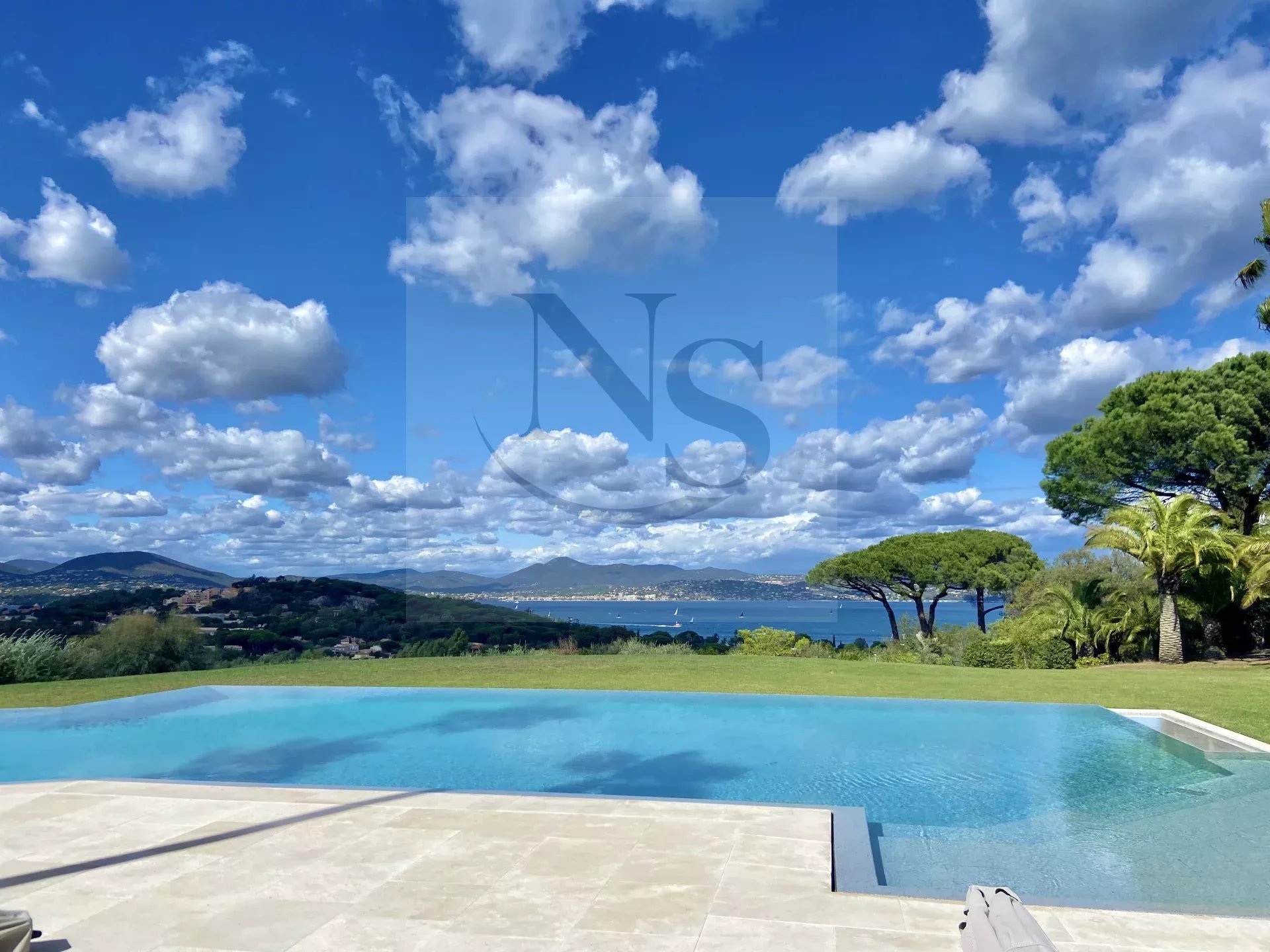 SAINT-TROPEZ / VILLA D'ARCHITECTE - VUE PANORAMIQUE - Photo 4