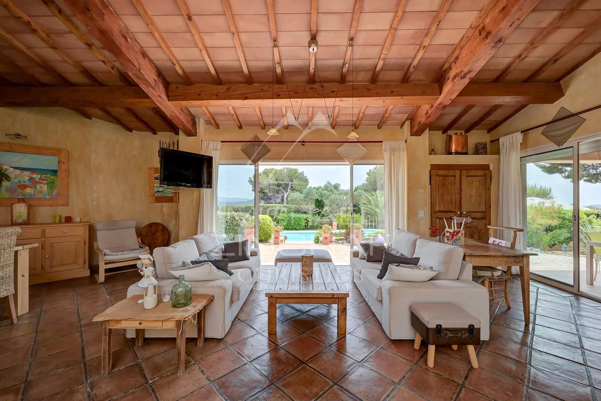 4 Bedroom Villa/Townhouse's Image 8