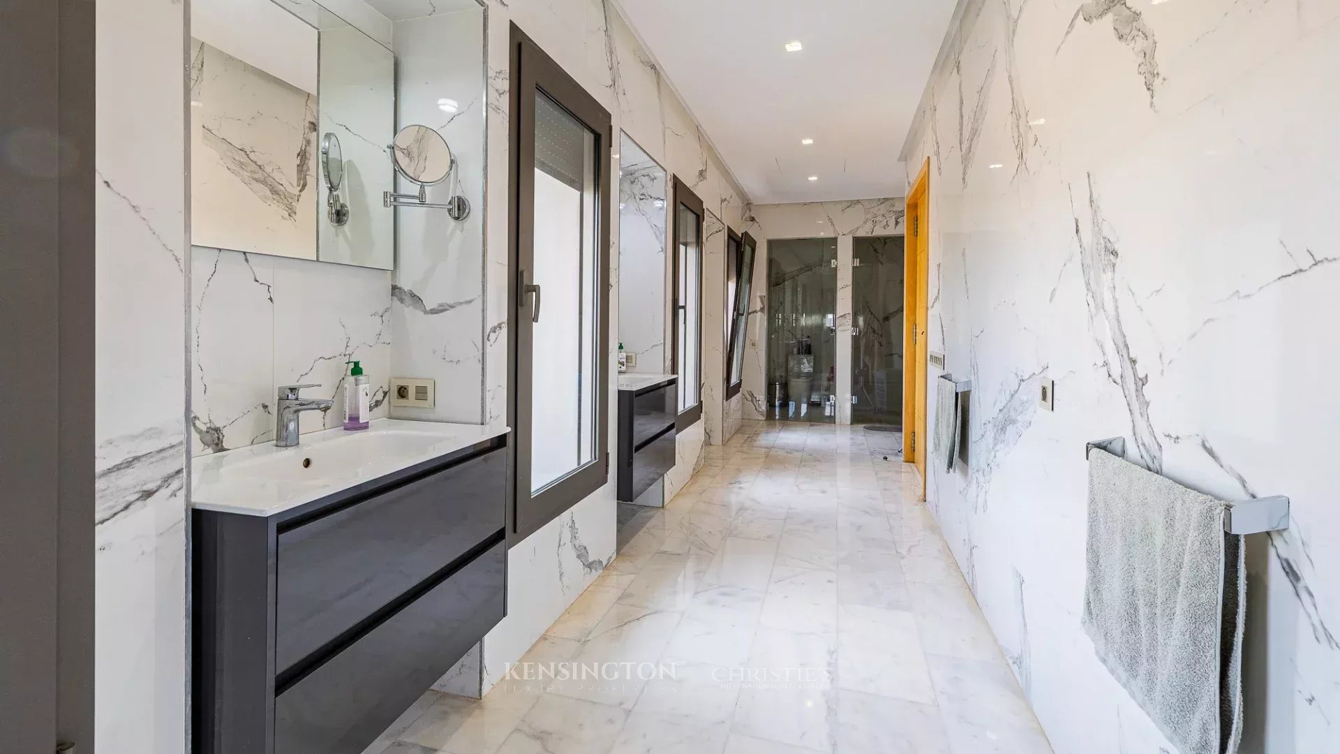 4 Bedroom Villa/Townhouse's Image 23