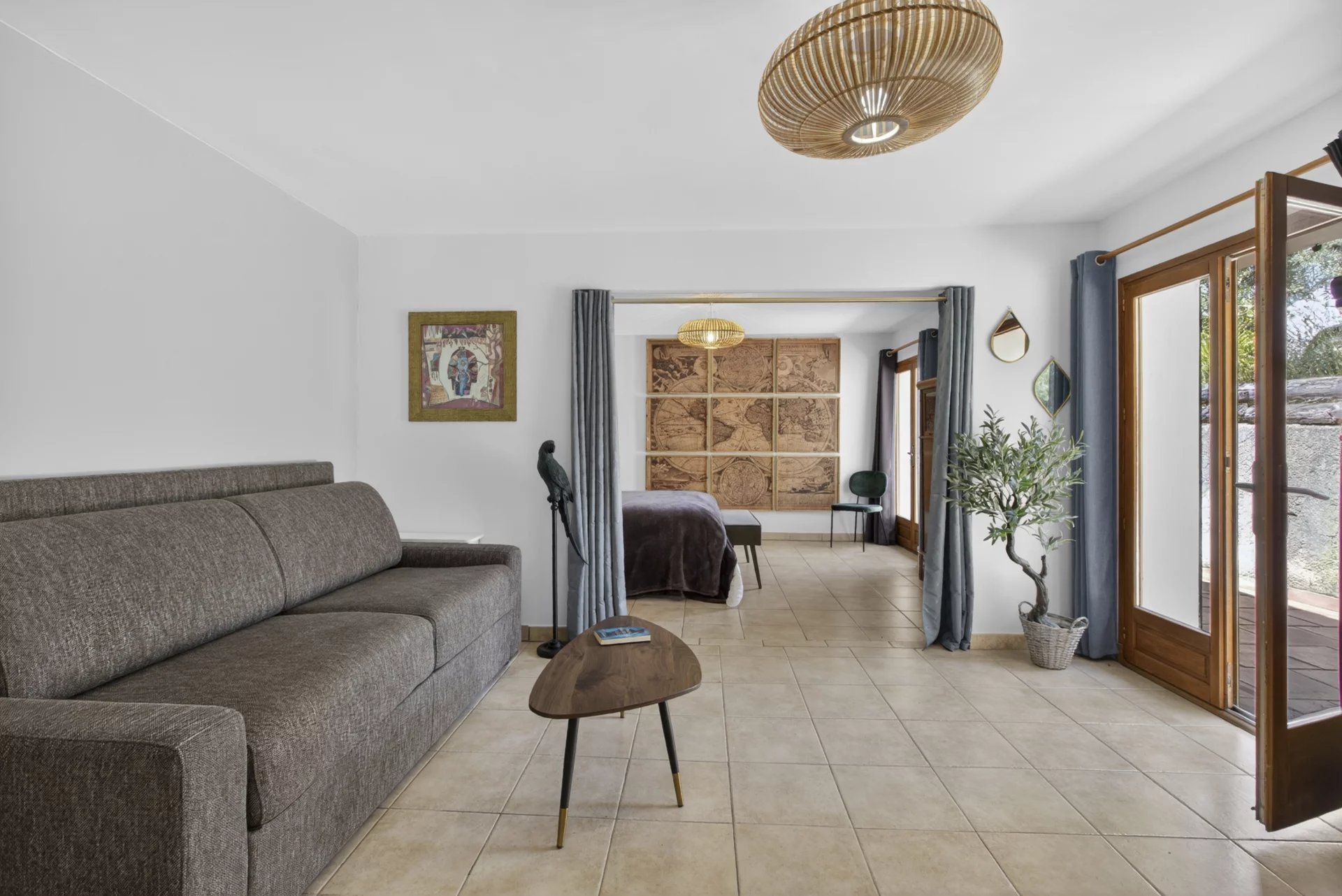 Renovated stone house with independent apartment walking distance to the village – Montauroux