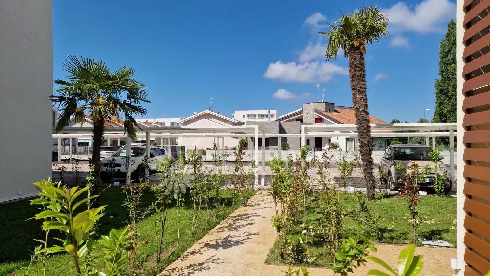 Trilocale piano terra fronte piscina caraibica – Resort Wave Island, Jesolo