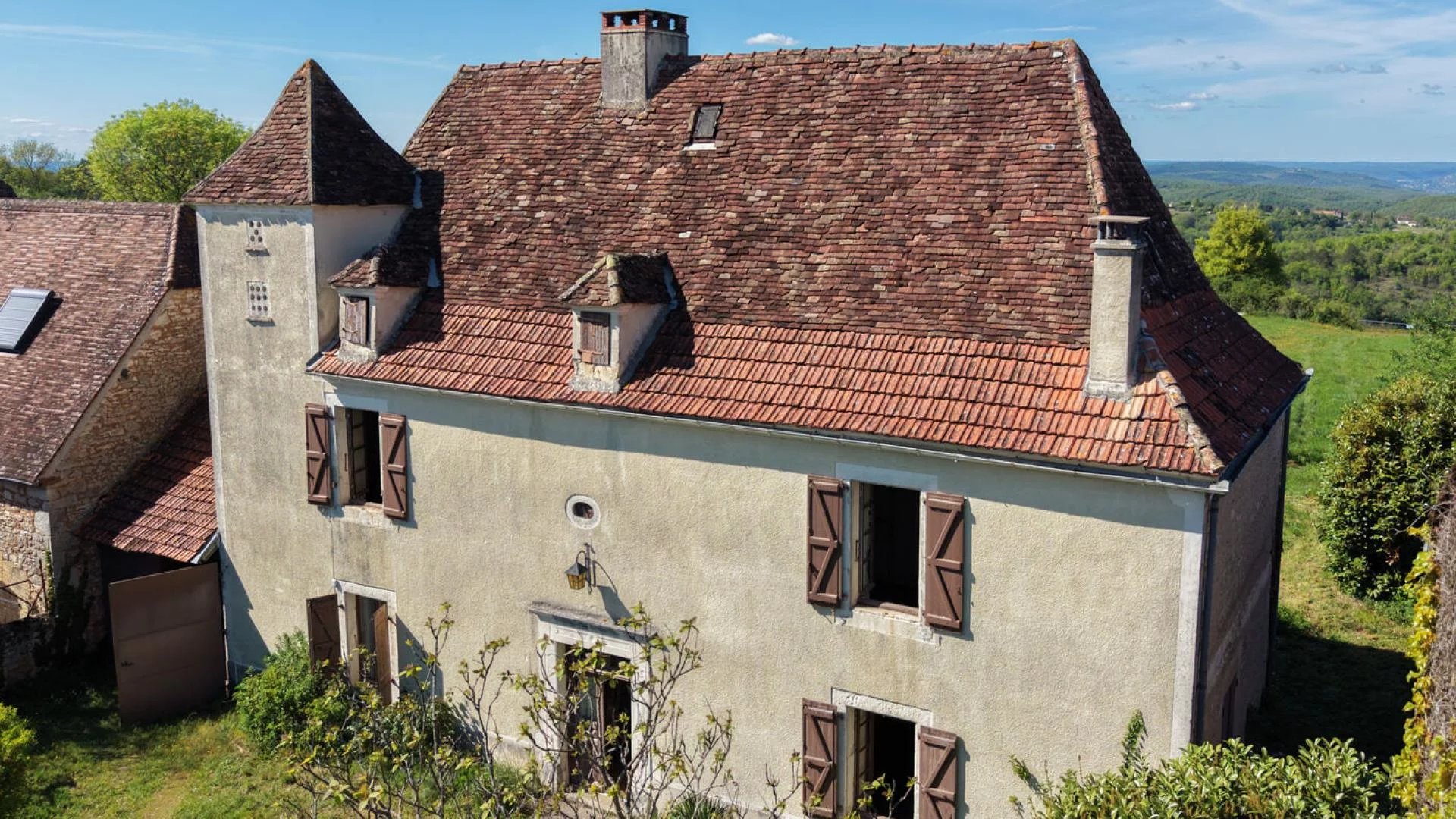 Authentique propriété quercynoise avec pigeonnier, granges en pi