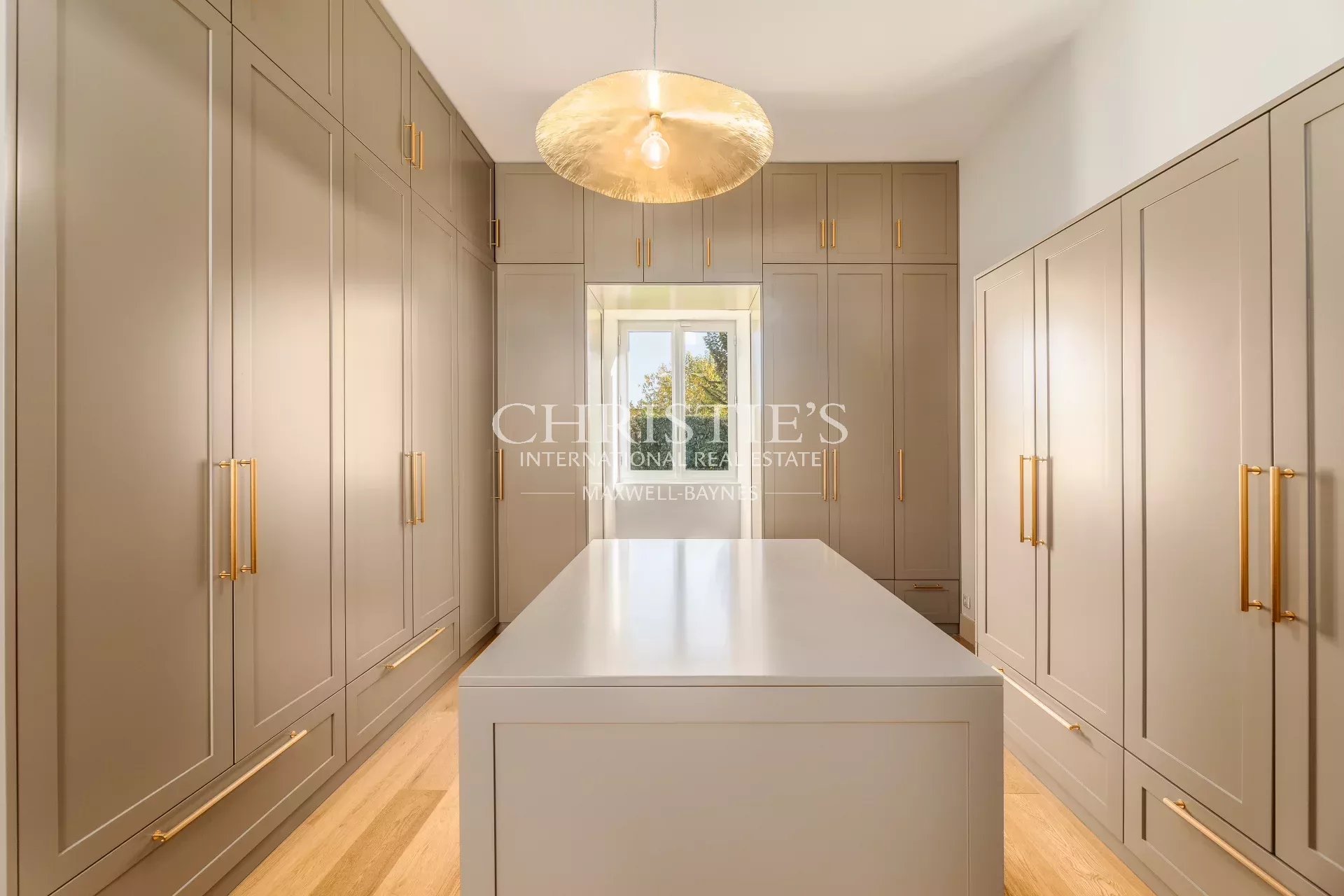 6 Bedroom Villa/Townhouse's Image 12