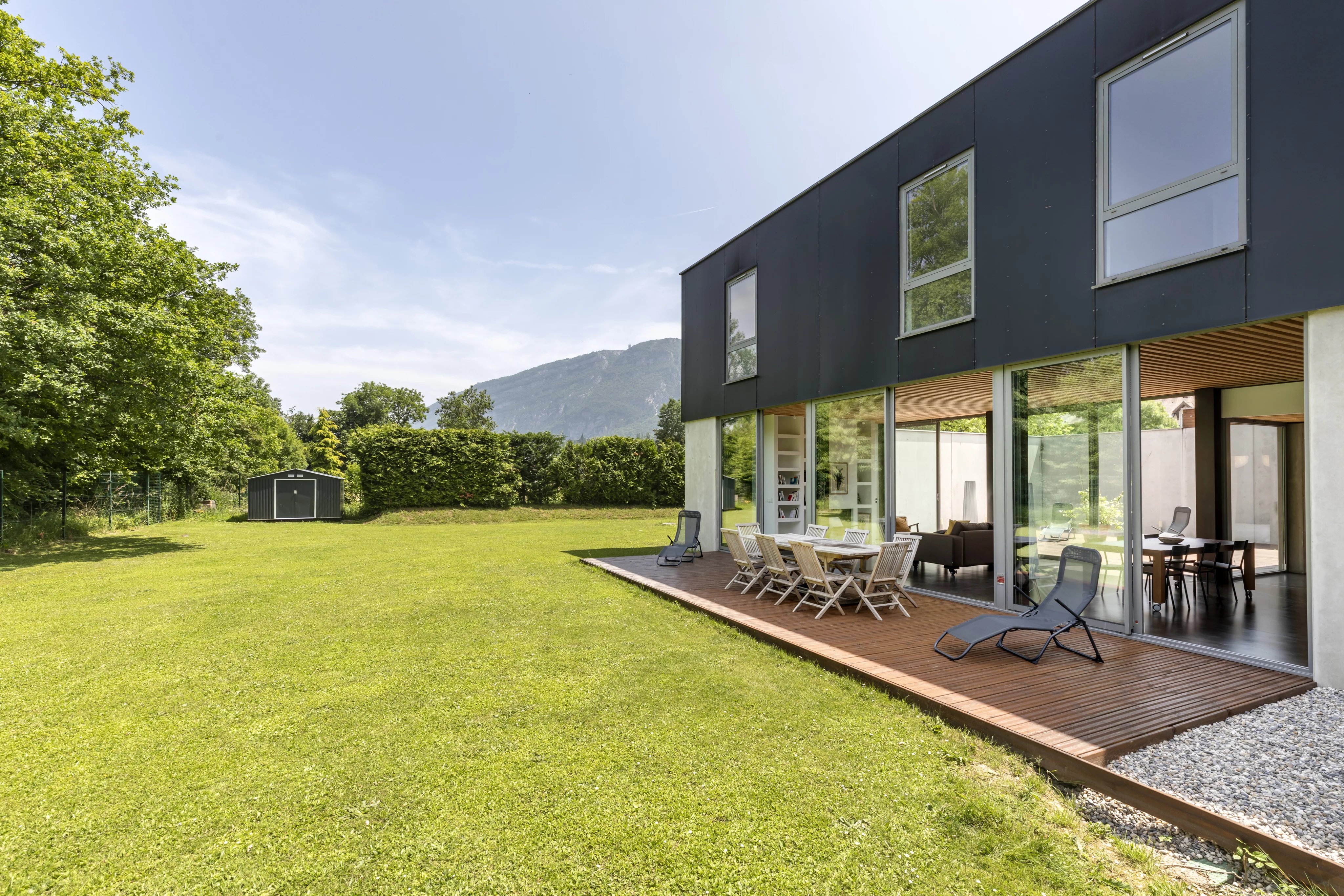 Moderne Villa, 6 Schlafzimmer, hell und grenznah