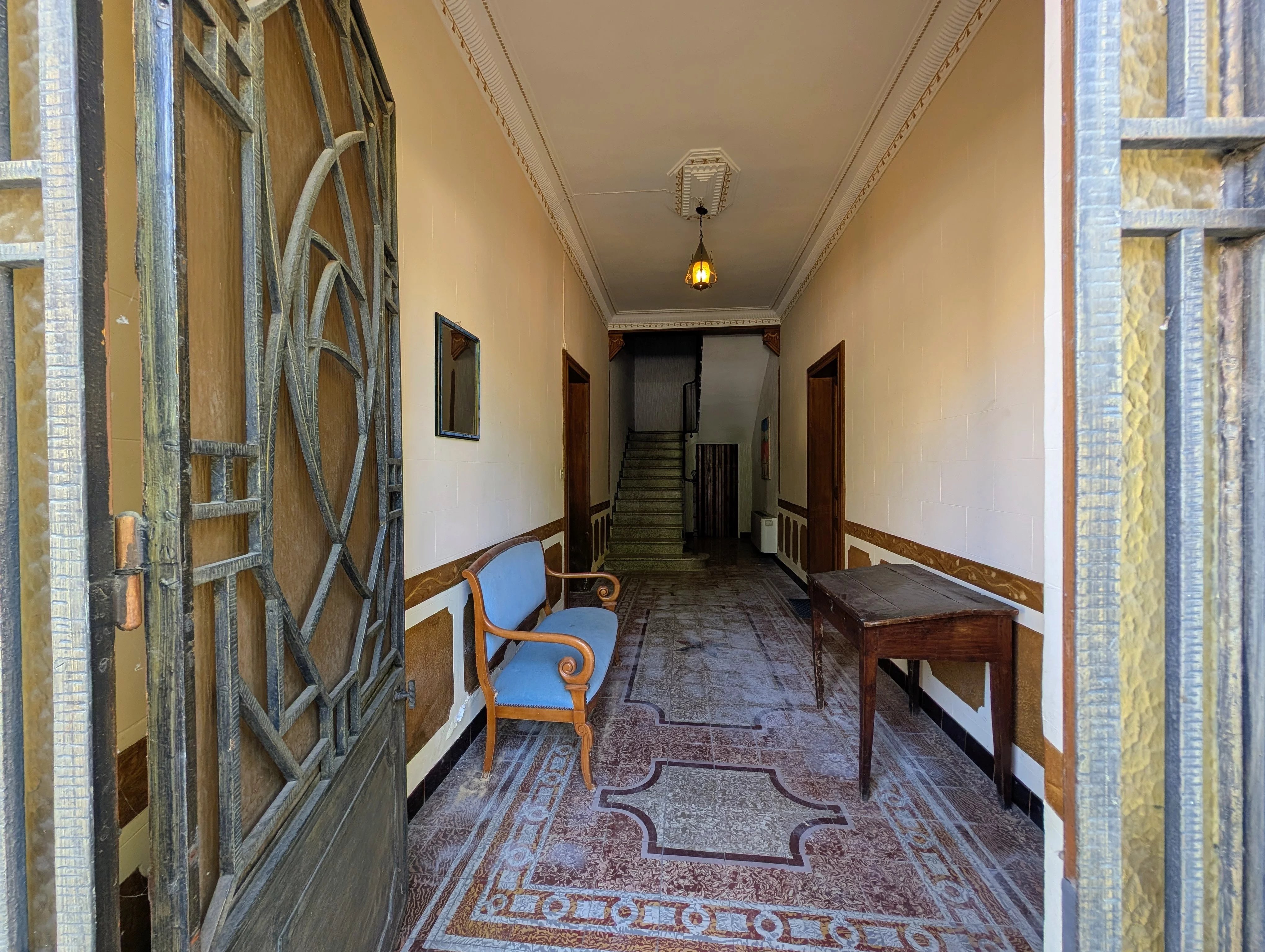 MAISON DE MAÎTRE AVEC APPARTEMENT INDÉPENDANT – 259 M²