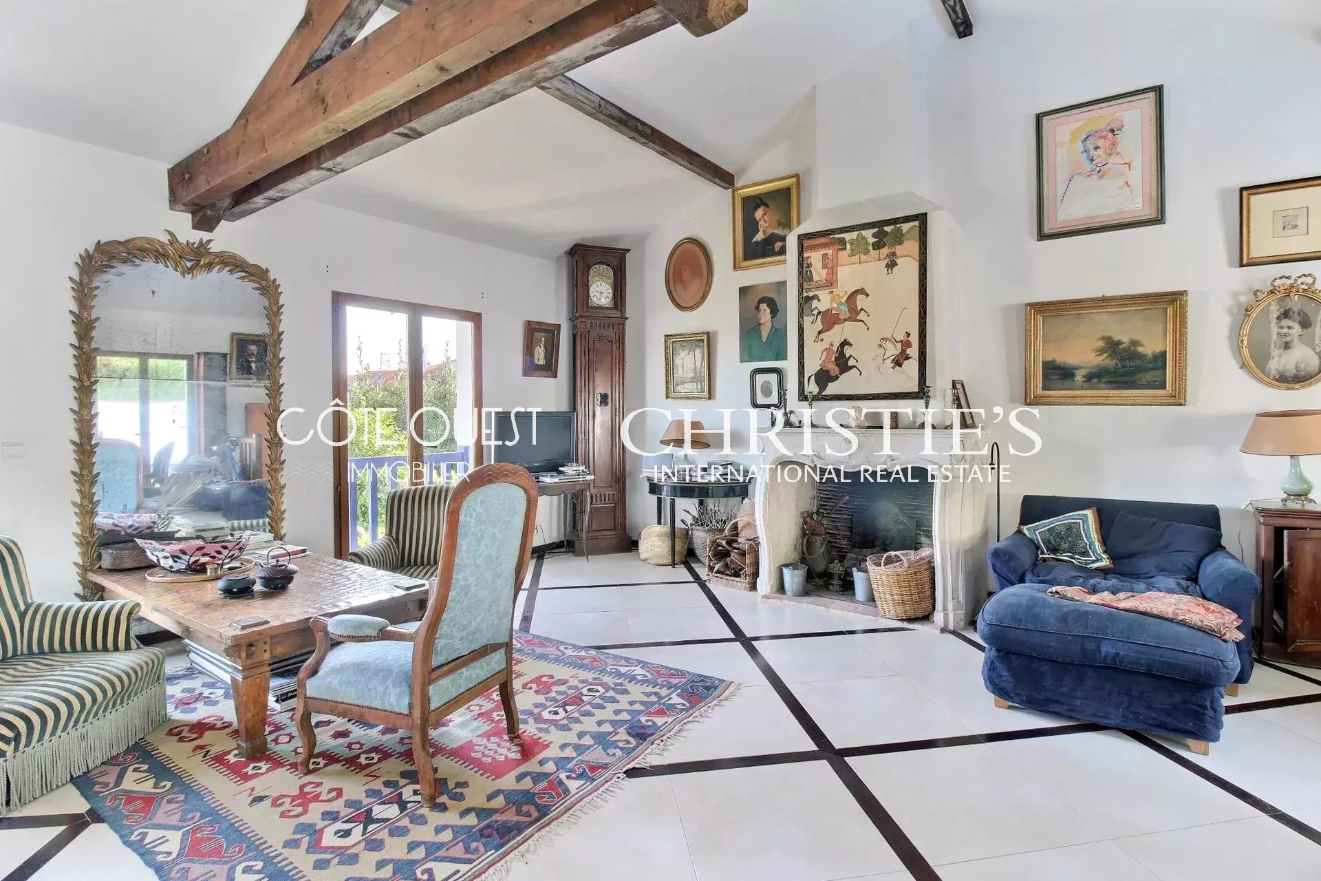 5 Bedroom Villa/Townhouse's Image 3