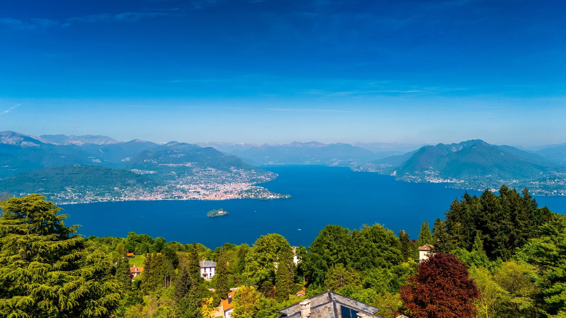 Villa panoramica d’epoca con parco privato e vista lago a Stresa