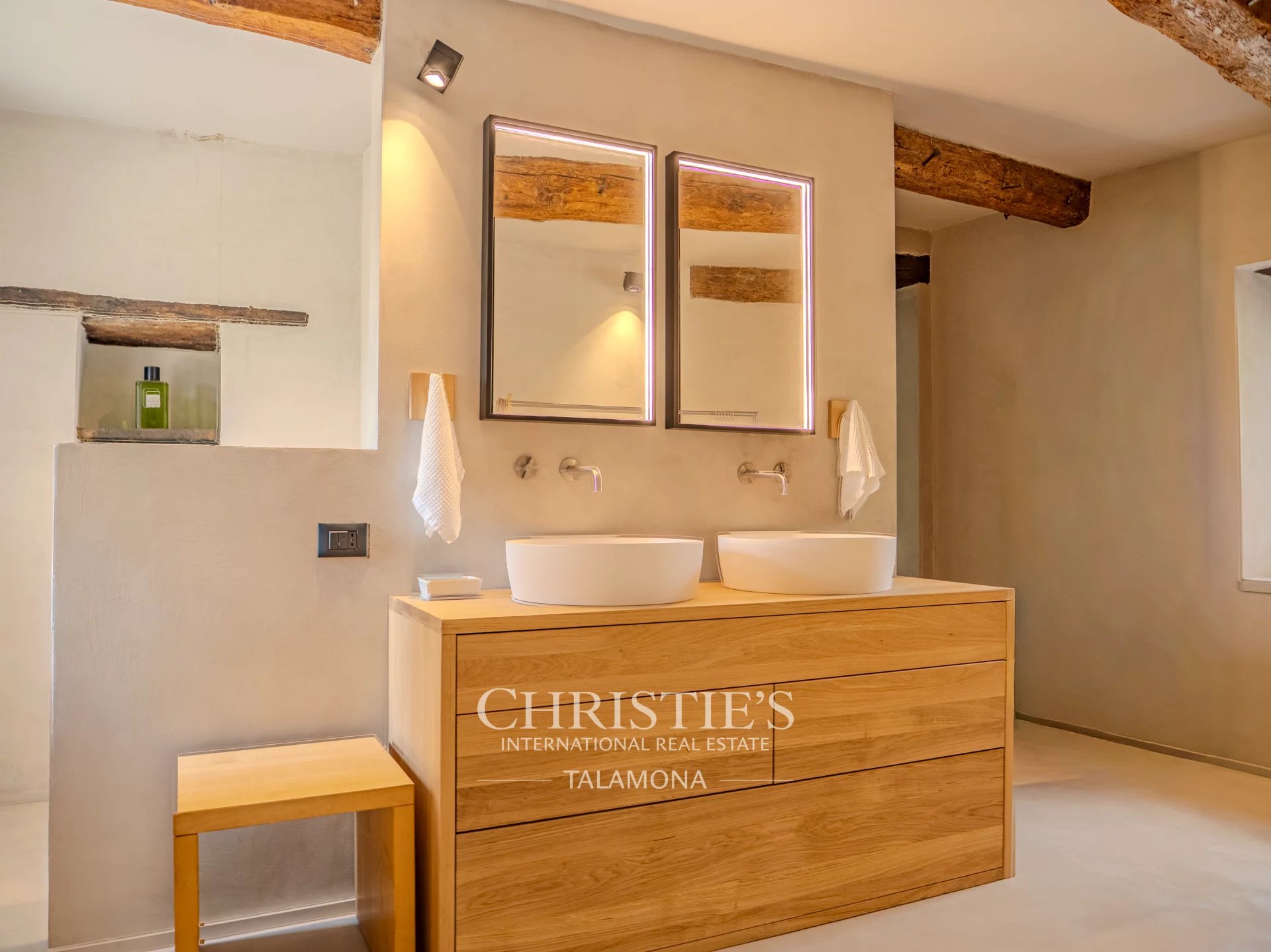 4 Bedroom Villa/Townhouse's Image 47